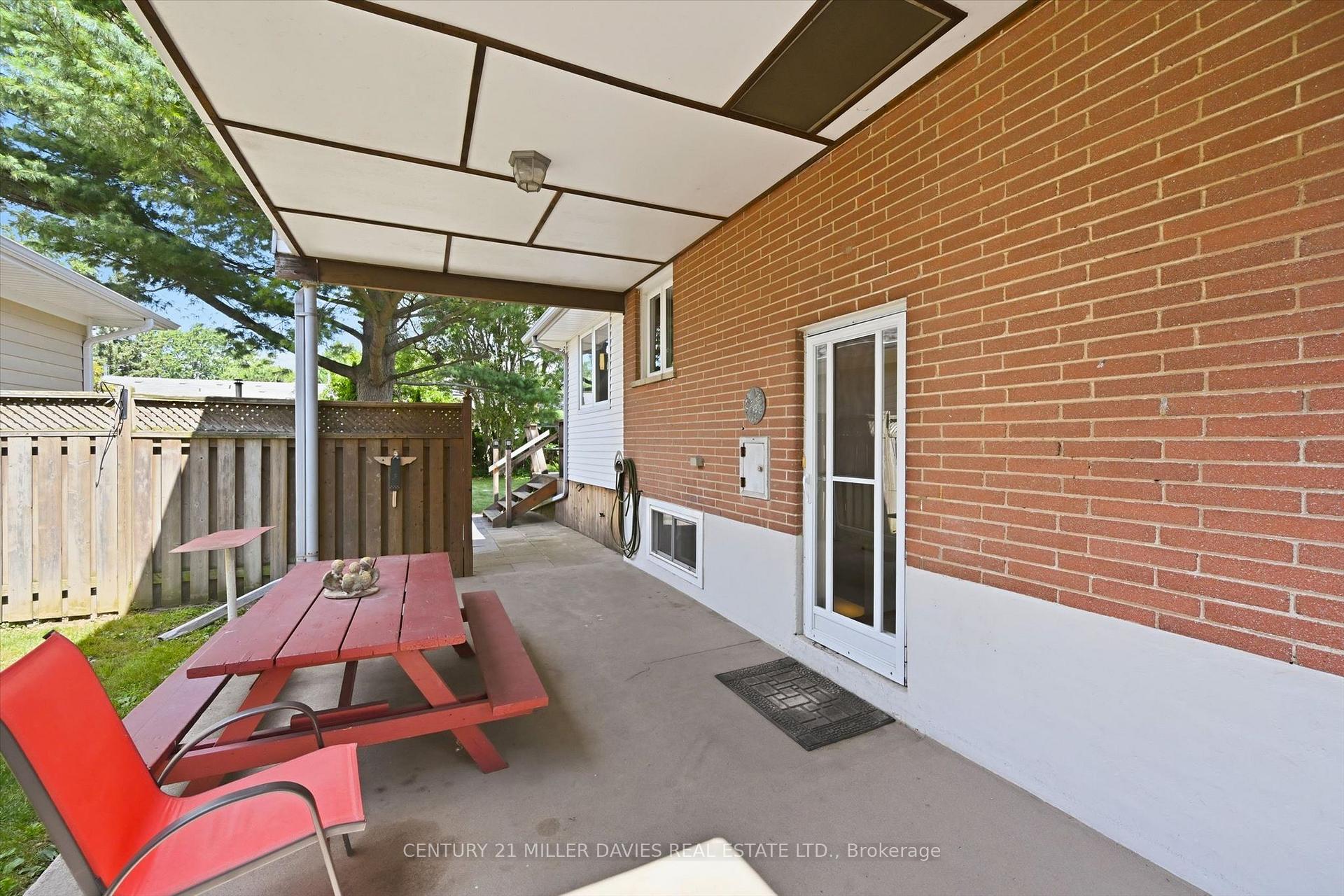 Photo 33 of 237 Mohawk Road, Oakville, Bronte — HOMEH