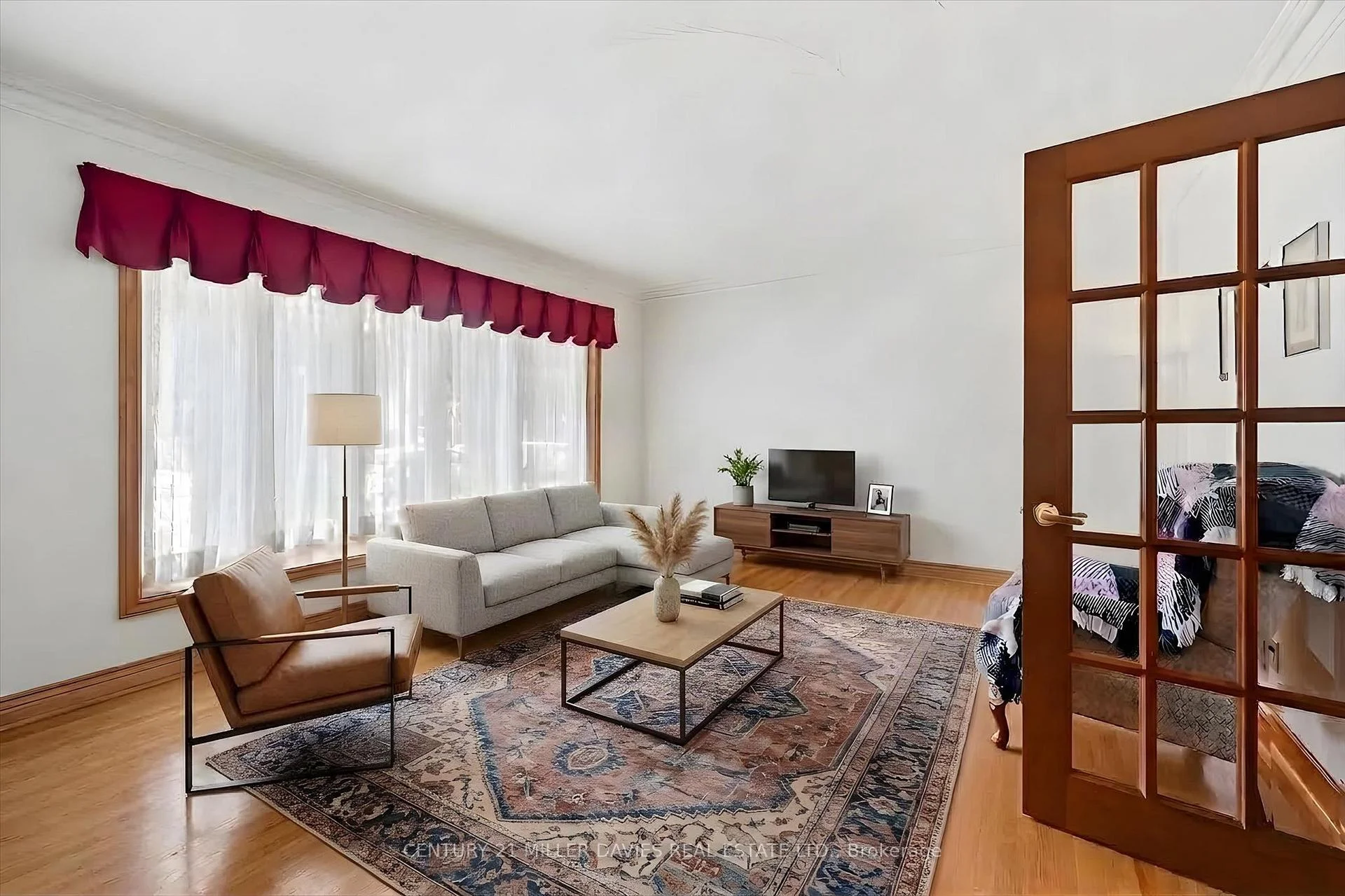 Photo 5 of 237 Mohawk Road, Oakville, Bronte — HOMEH