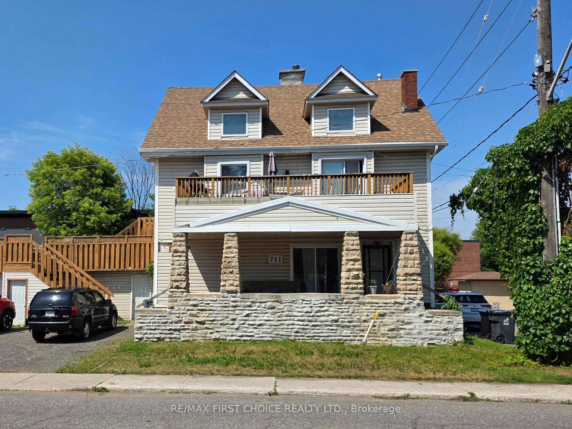 Photo of 711 Ridgeway Street E
