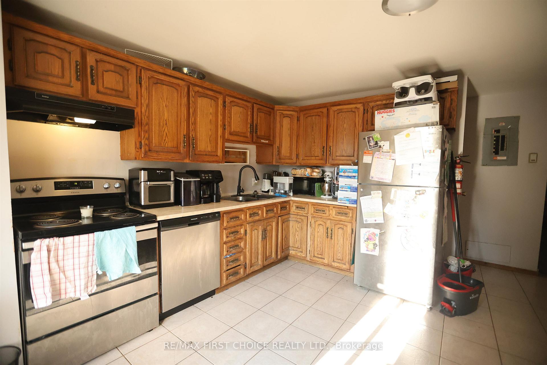 Photo 7 of 711 Ridgeway Street E, Thunder Bay, Hyde Park — HOMEH