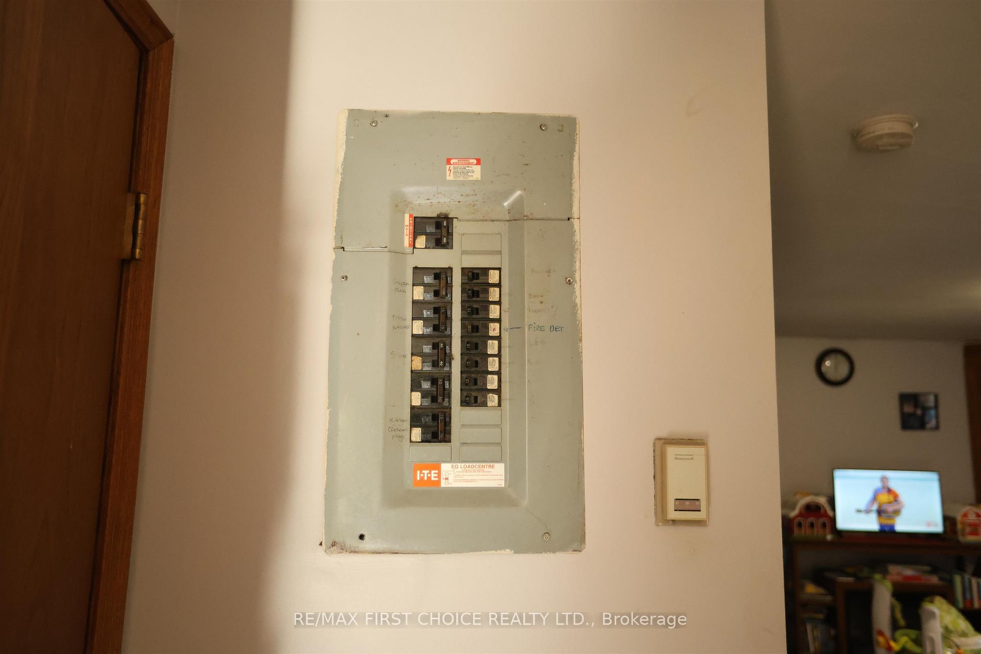 Photo 8 of 711 Ridgeway Street E, Thunder Bay, Hyde Park — HOMEH