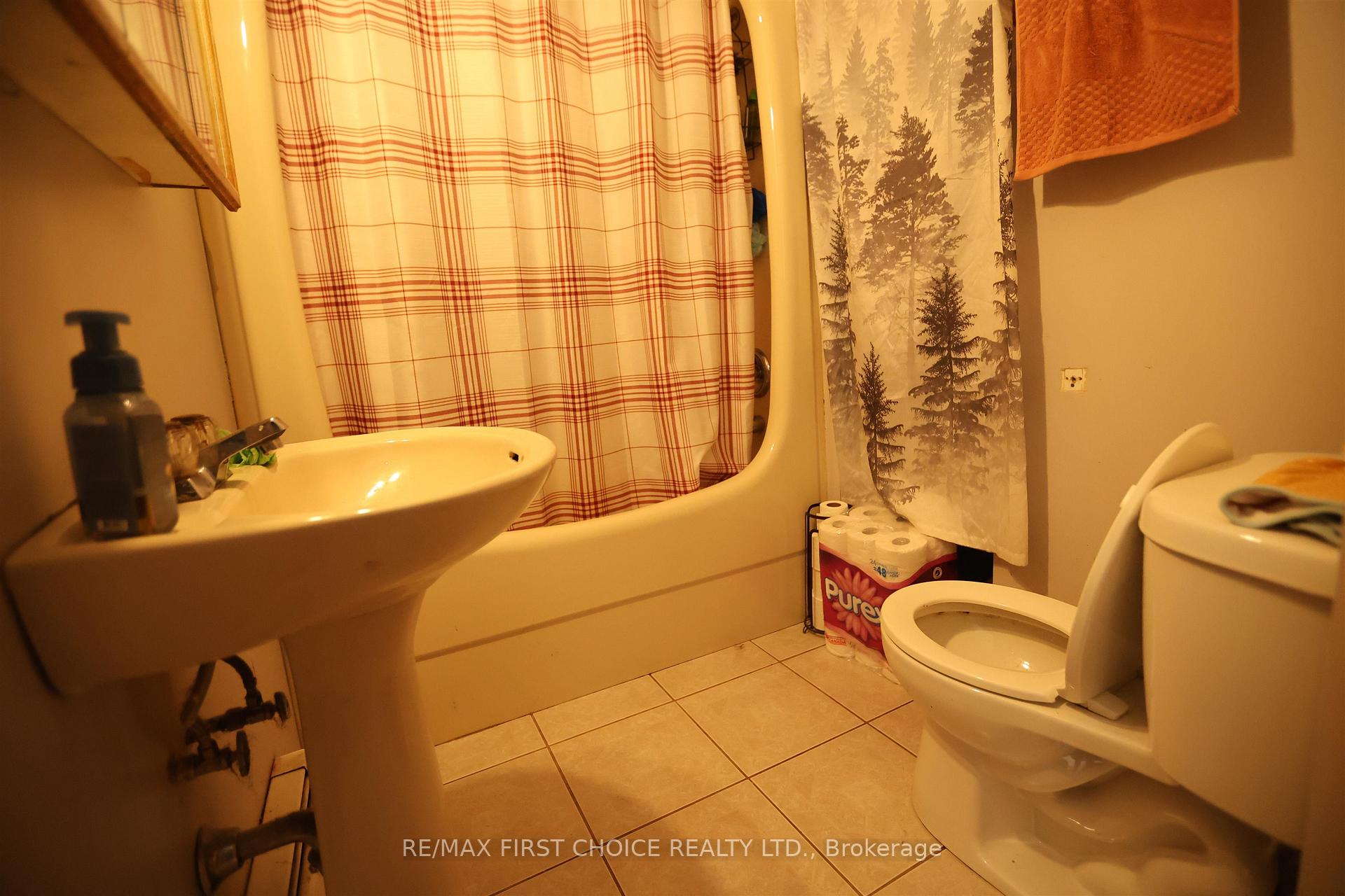 Photo 13 of 711 Ridgeway Street E, Thunder Bay, Hyde Park — HOMEH