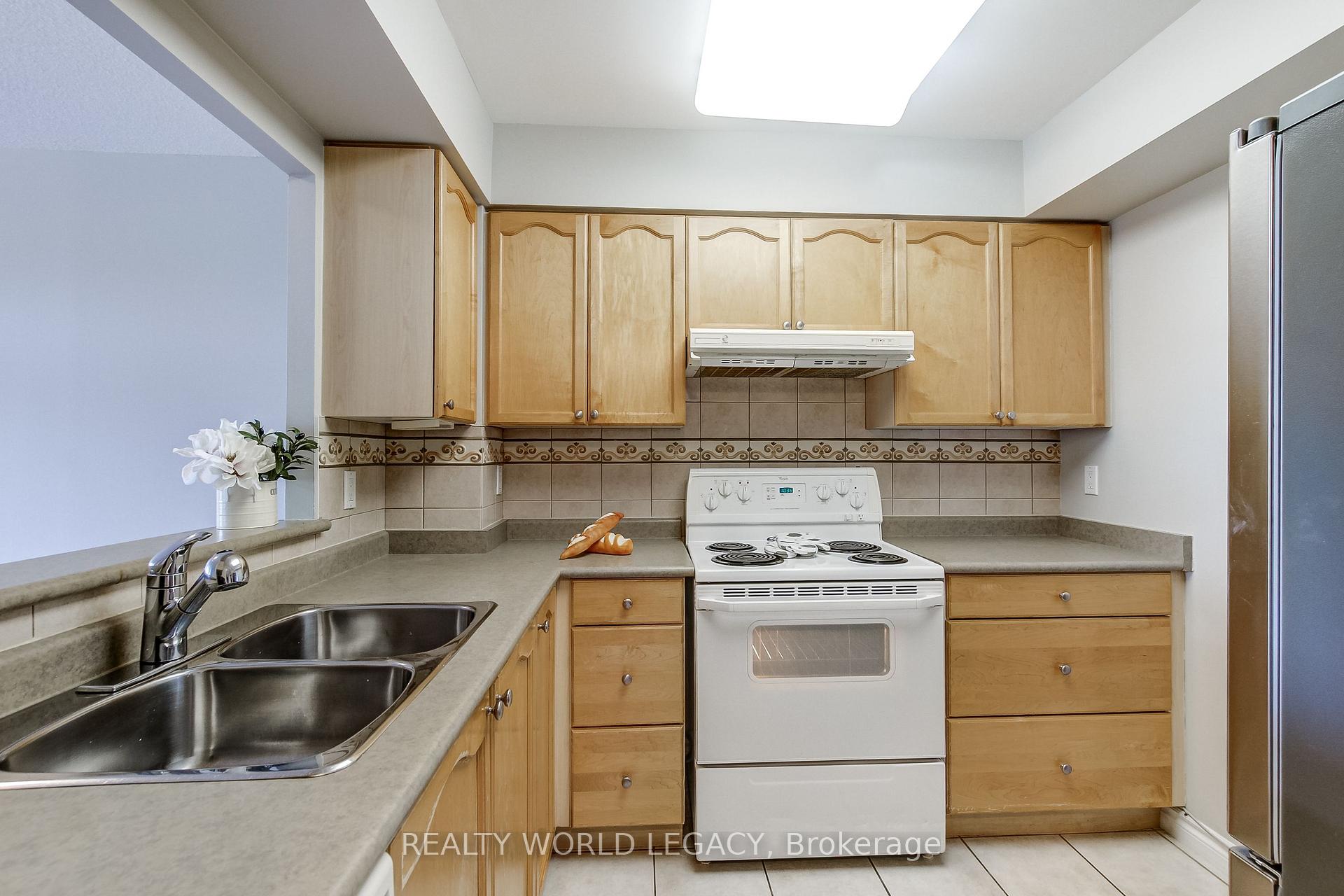 Photo 4 of Unit 1414, 100 Burloak Drive, Burlington, Appleby — HOMEH