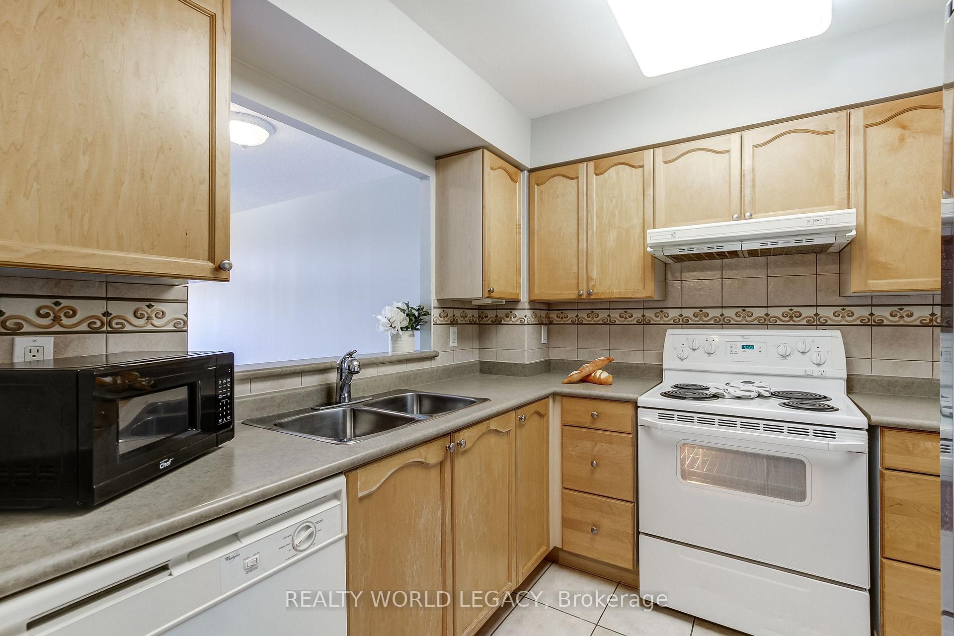 Photo 5 of Unit 1414, 100 Burloak Drive, Burlington, Appleby — HOMEH