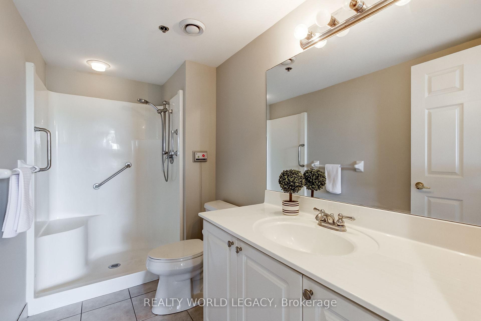 Photo 17 of Unit 1414, 100 Burloak Drive, Burlington, Appleby — HOMEH