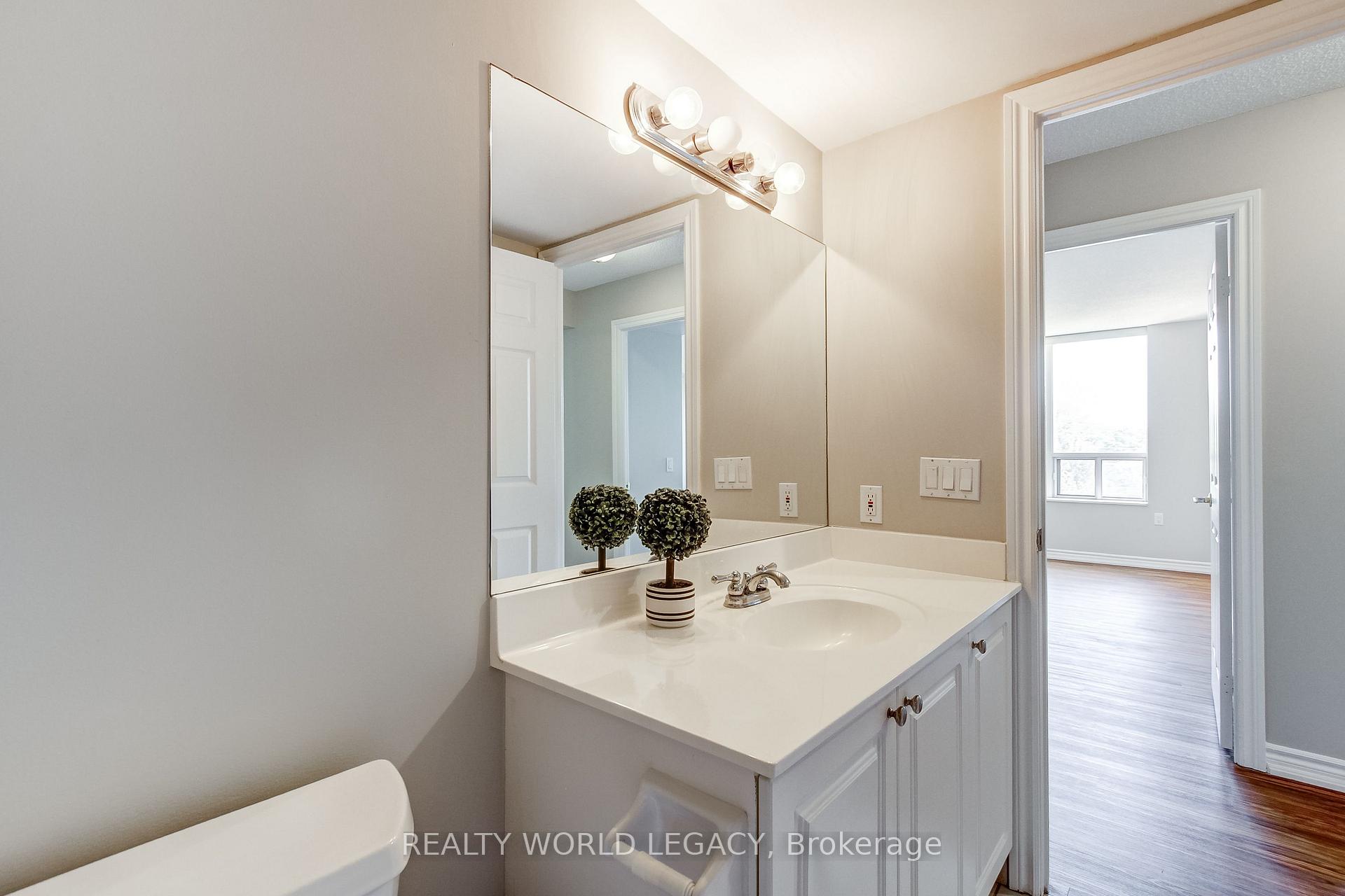 Photo 18 of Unit 1414, 100 Burloak Drive, Burlington, Appleby — HOMEH