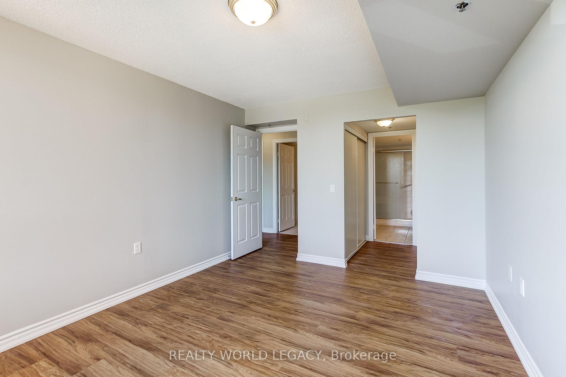 Photo 24 of Unit 1414, 100 Burloak Drive, Burlington, Appleby — HOMEH