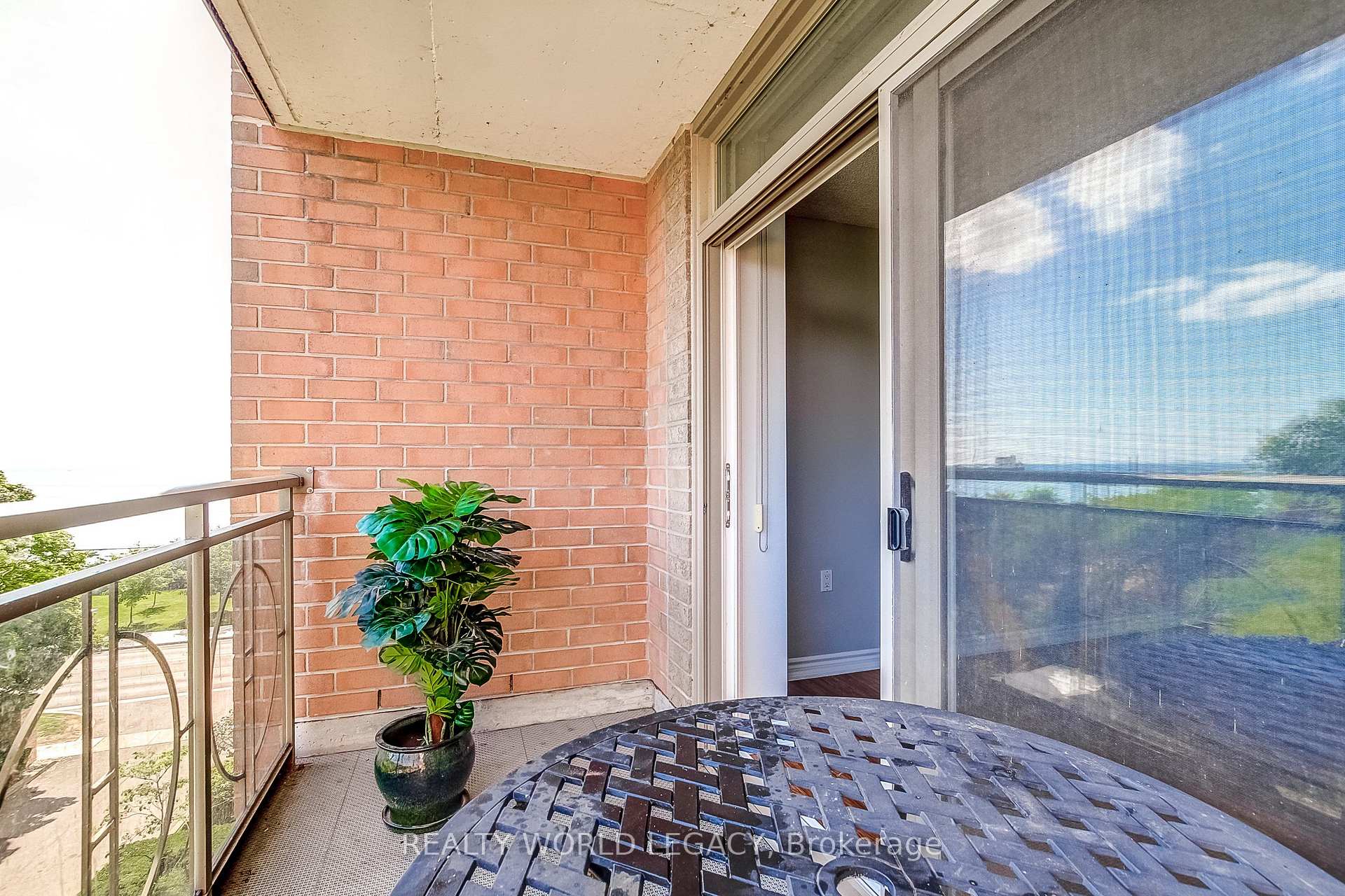 Photo 32 of Unit 1414, 100 Burloak Drive, Burlington, Appleby — HOMEH
