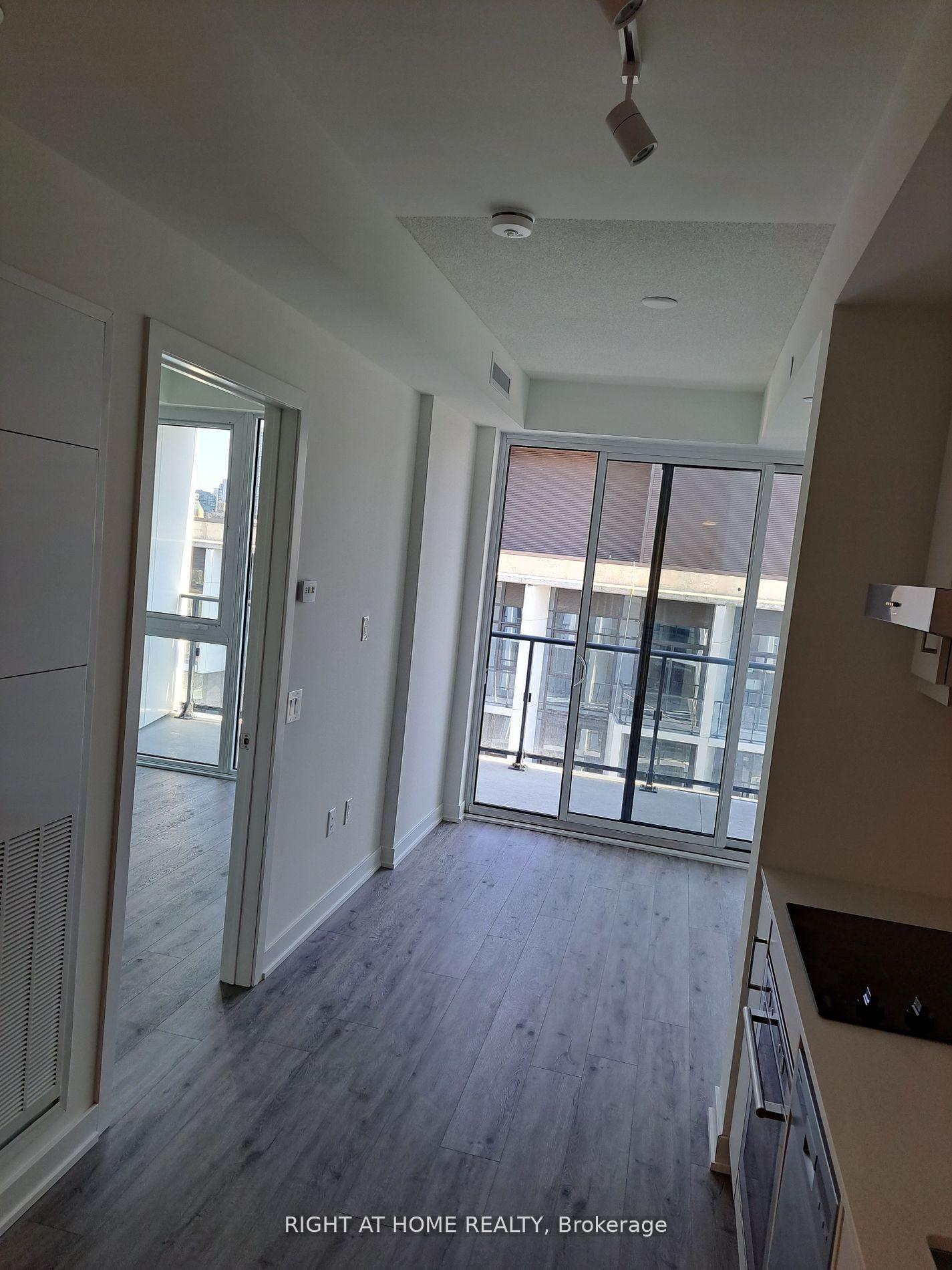 Photo 4 of Unit 1401, 9 Tecumseth Street, Toronto, Niagara — HOMEH
