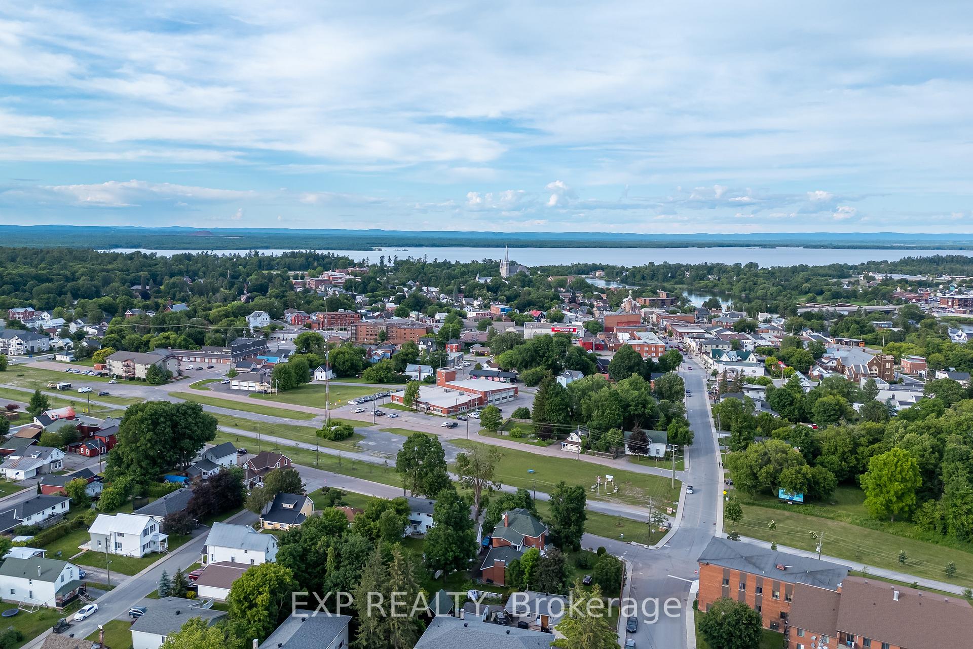 Photo 26 of 22 St Johns Way, Arnprior, Arnprior — HOMEH