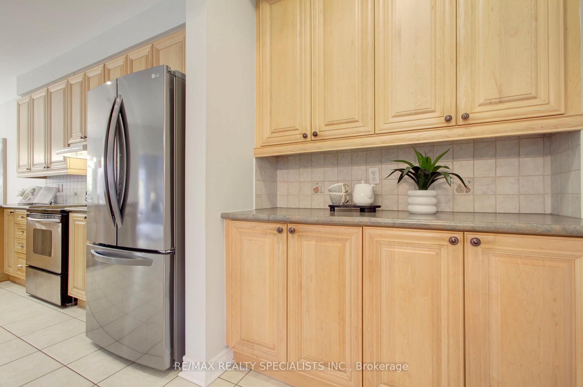 Photo 10 of 6960 Historic Trail, Mississauga, Meadowvale Village — HOMEH