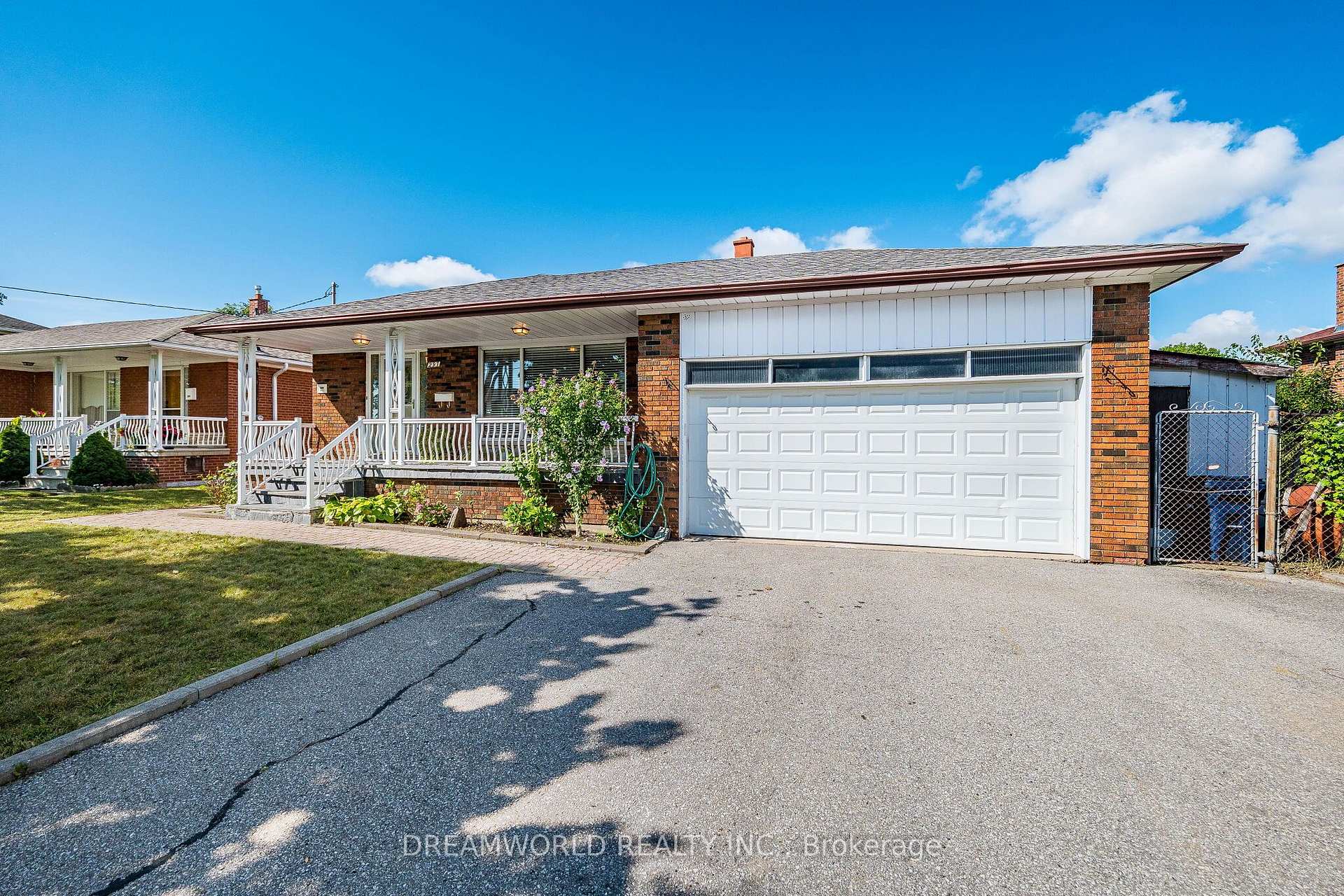 Photo 2 of 297 Derrydown Road, North York, York University Heights — HOMEH