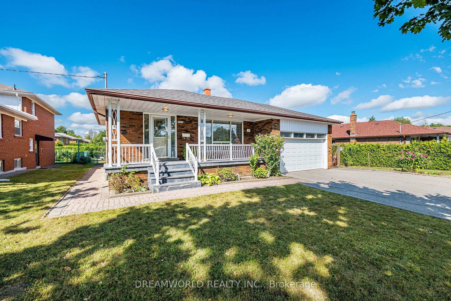 Photo 3 of 297 Derrydown Road, North York, York University Heights — HOMEH