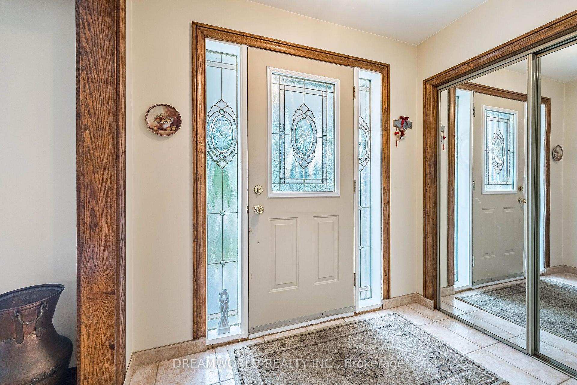 Photo 7 of 297 Derrydown Road, North York, York University Heights — HOMEH