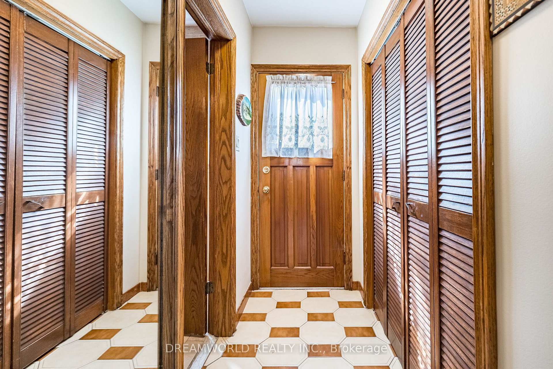 Photo 30 of 297 Derrydown Road, North York, York University Heights — HOMEH