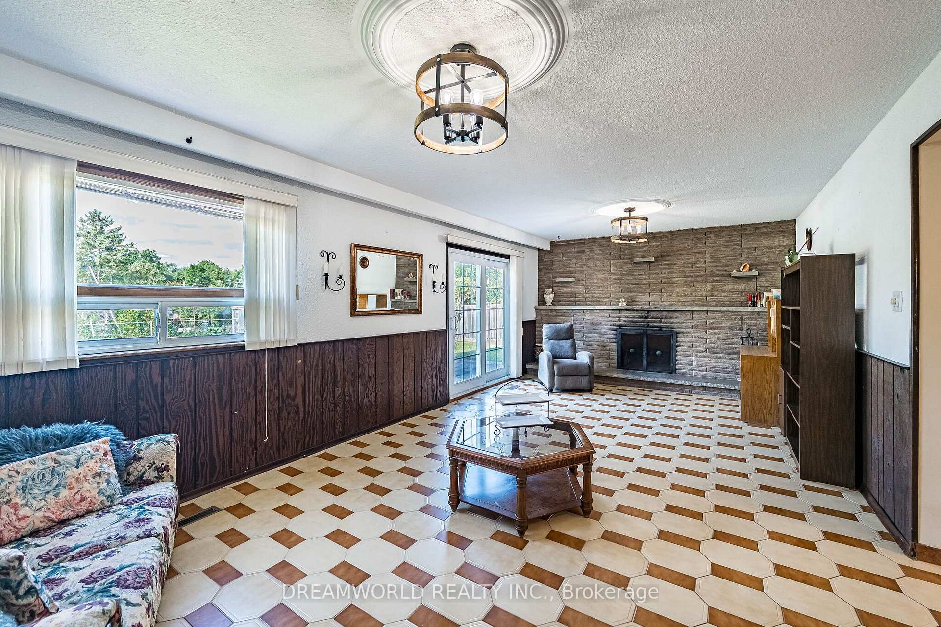 Photo 31 of 297 Derrydown Road, North York, York University Heights — HOMEH