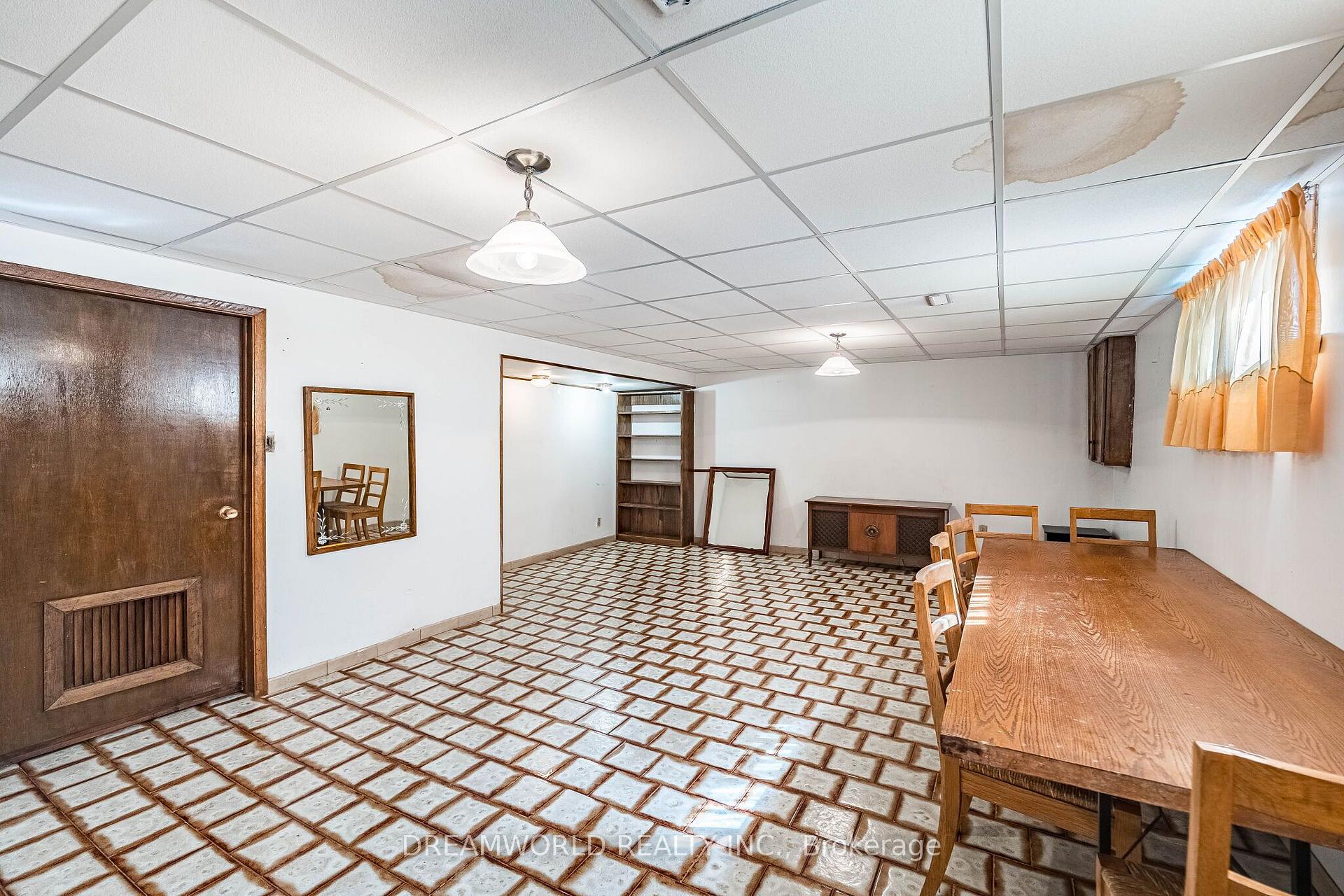 Photo 40 of 297 Derrydown Road, North York, York University Heights — HOMEH