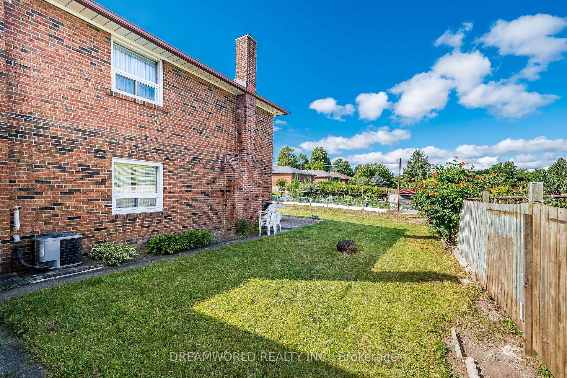 Photo 47 of 297 Derrydown Road, North York, York University Heights — HOMEH