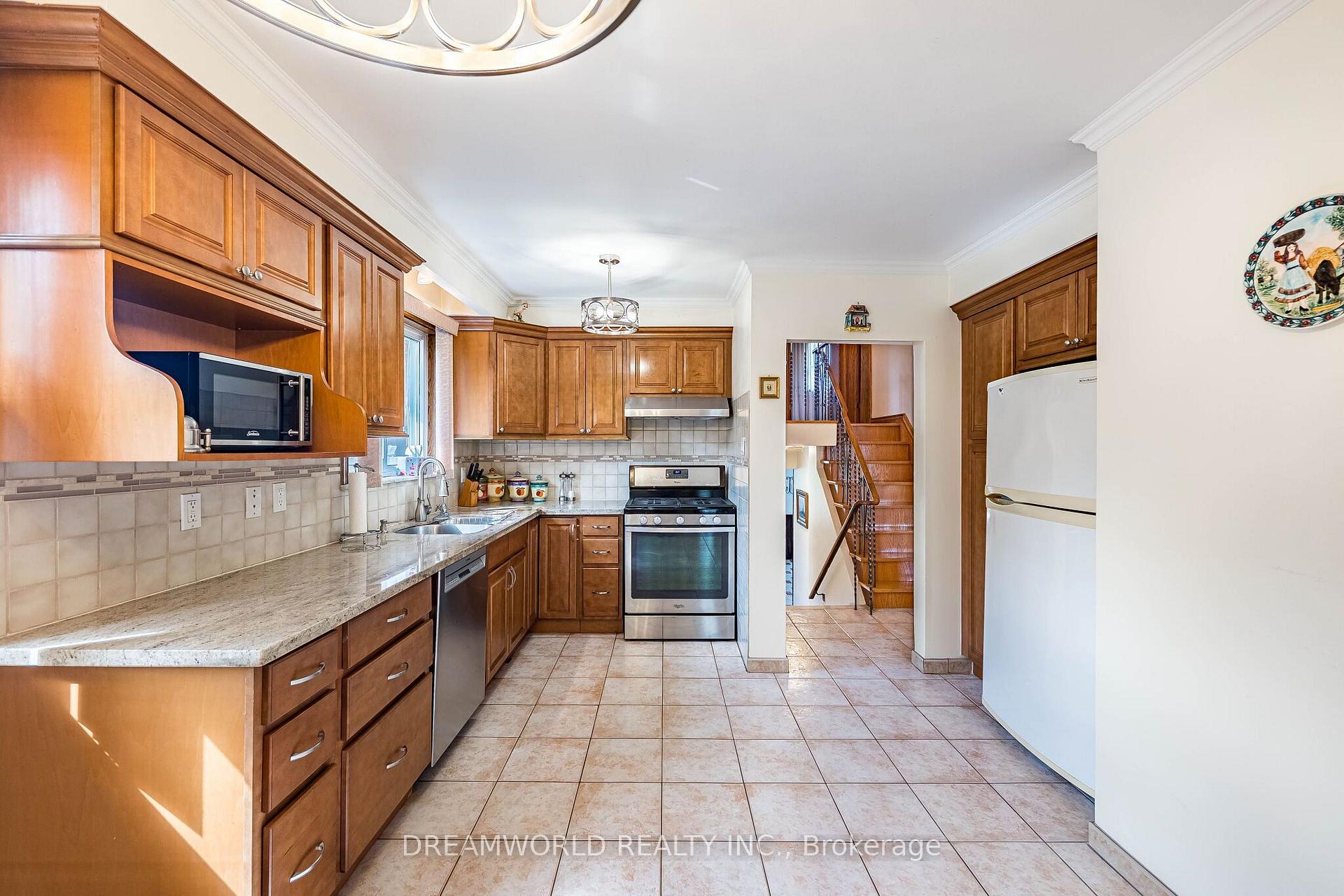 Photo 50 of 297 Derrydown Road, North York, York University Heights — HOMEH