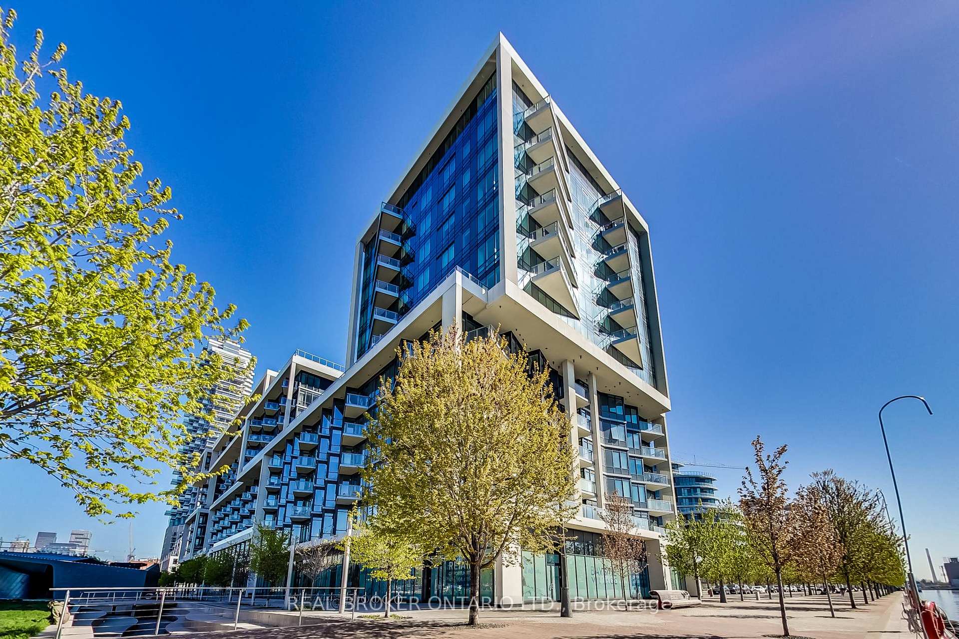 Front of Unit 325, 55 Merchants' Wharf