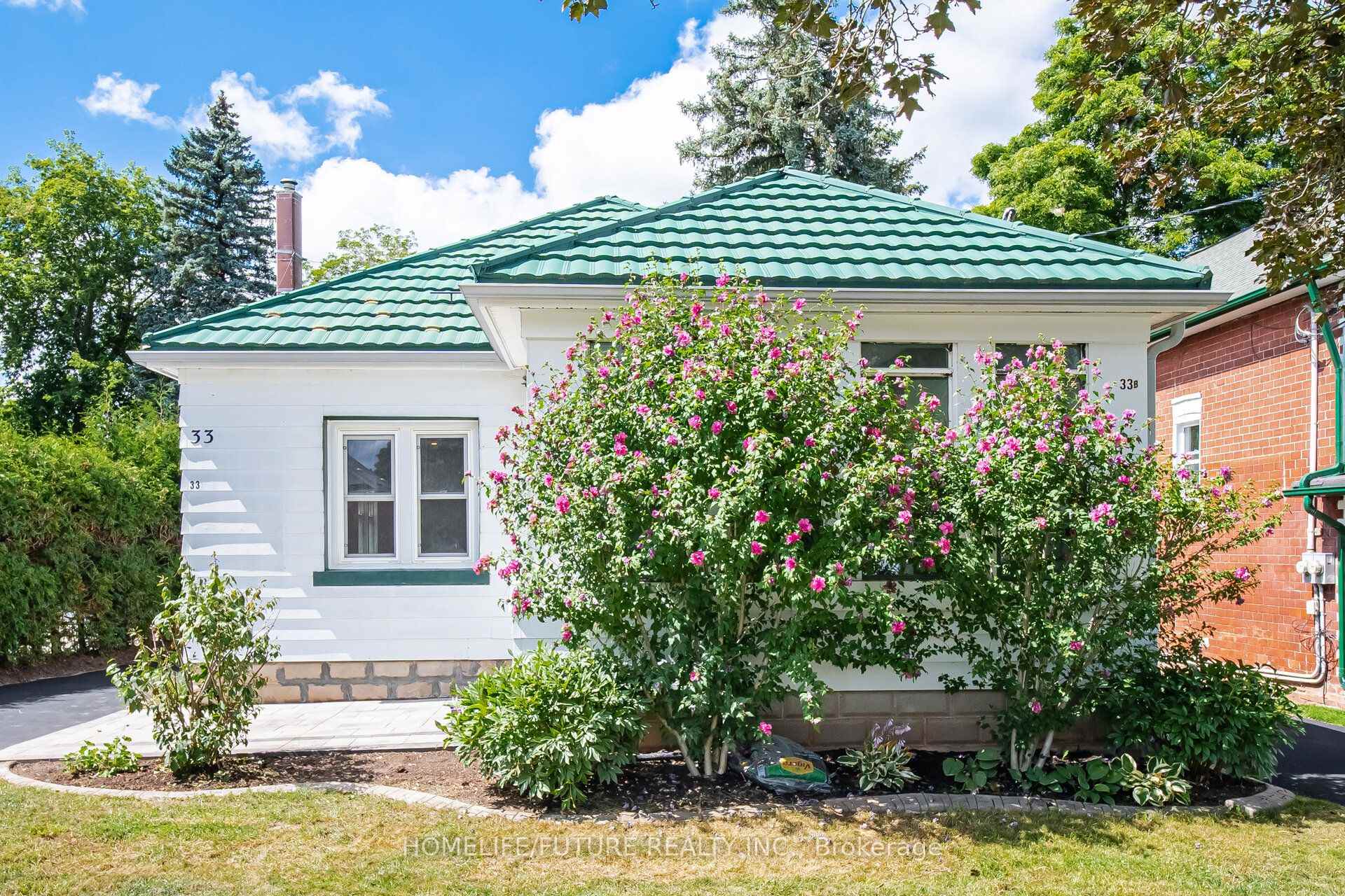 Photo 2 of 33 Brock Street, Halton Hills, Acton — HOMEH