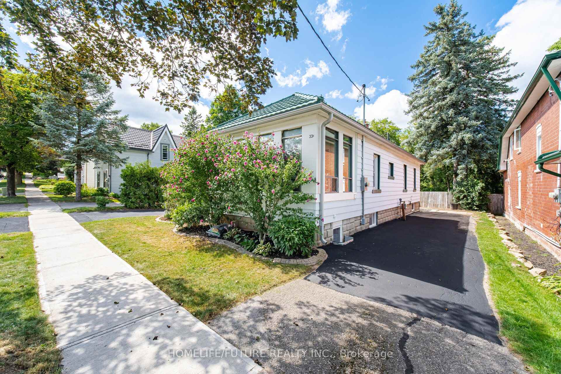 Photo 4 of 33 Brock Street, Halton Hills, Acton — HOMEH