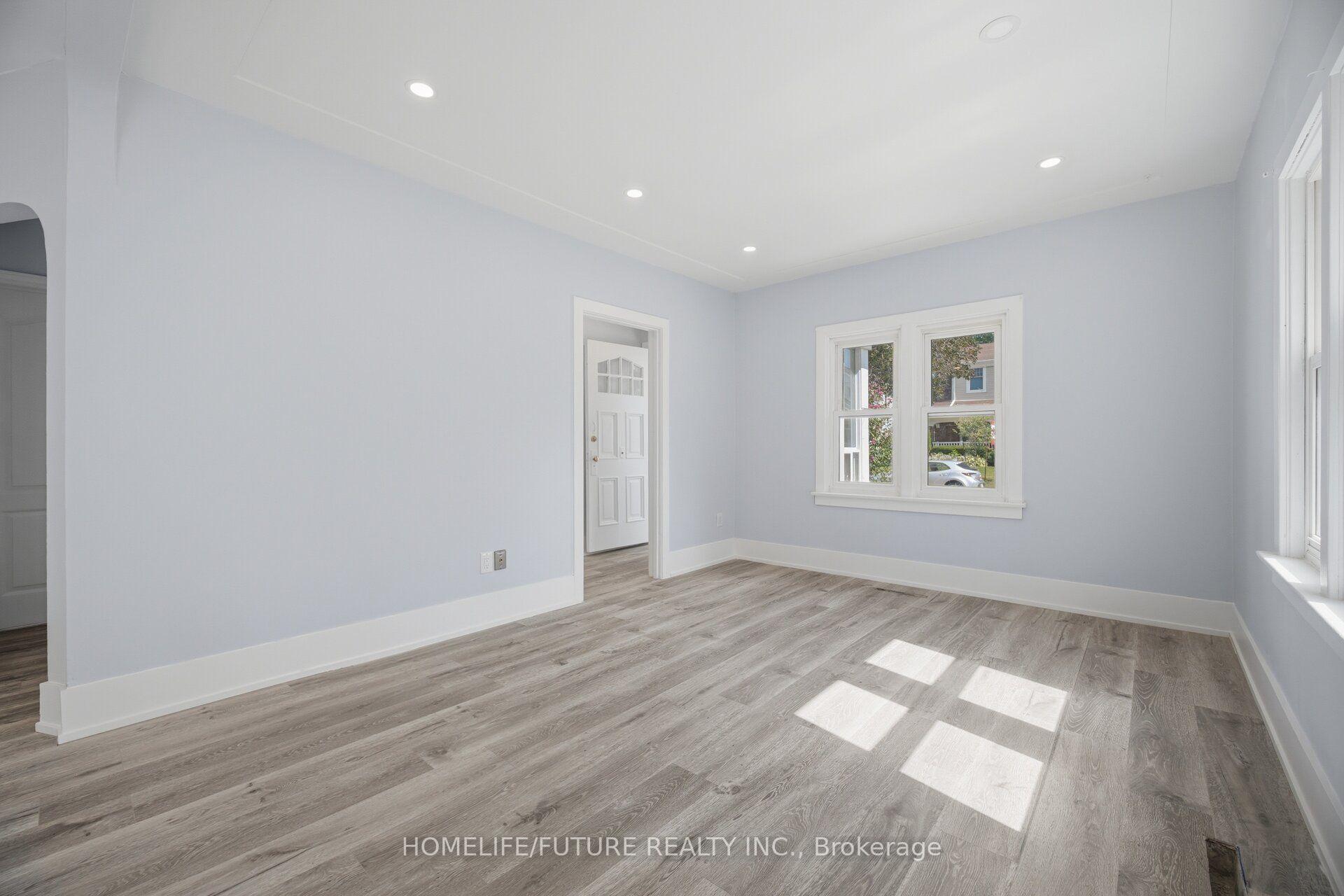 Photo 8 of 33 Brock Street, Halton Hills, Acton — HOMEH