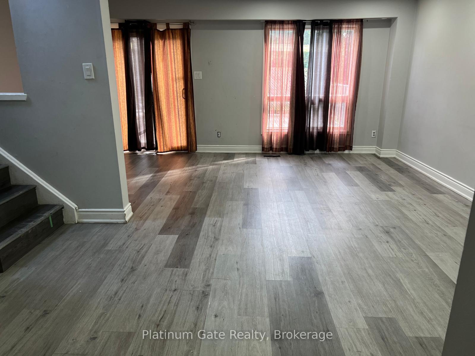 Photo 2 of 108 Courtleigh Square, Brampton, Heart Lake East — HOMEH