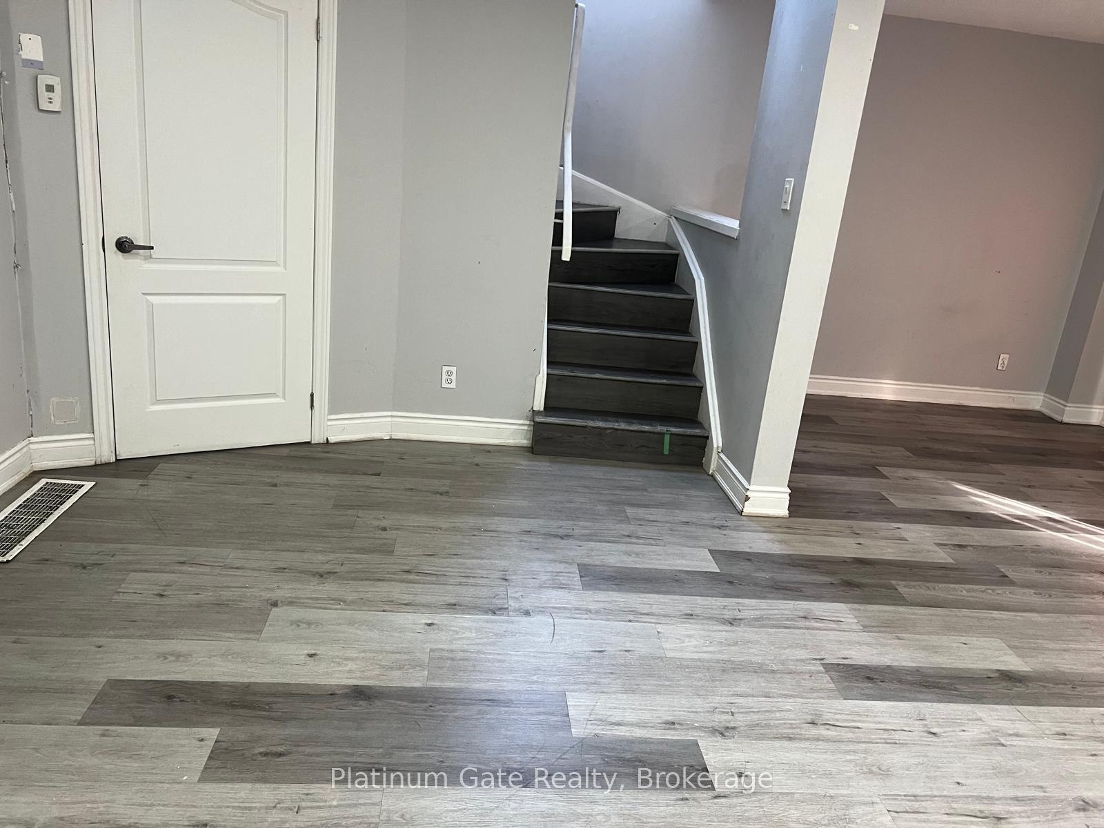 Photo 3 of 108 Courtleigh Square, Brampton, Heart Lake East — HOMEH