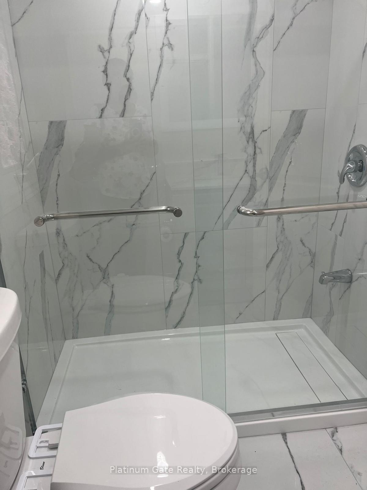 Photo 9 of 108 Courtleigh Square, Brampton, Heart Lake East — HOMEH