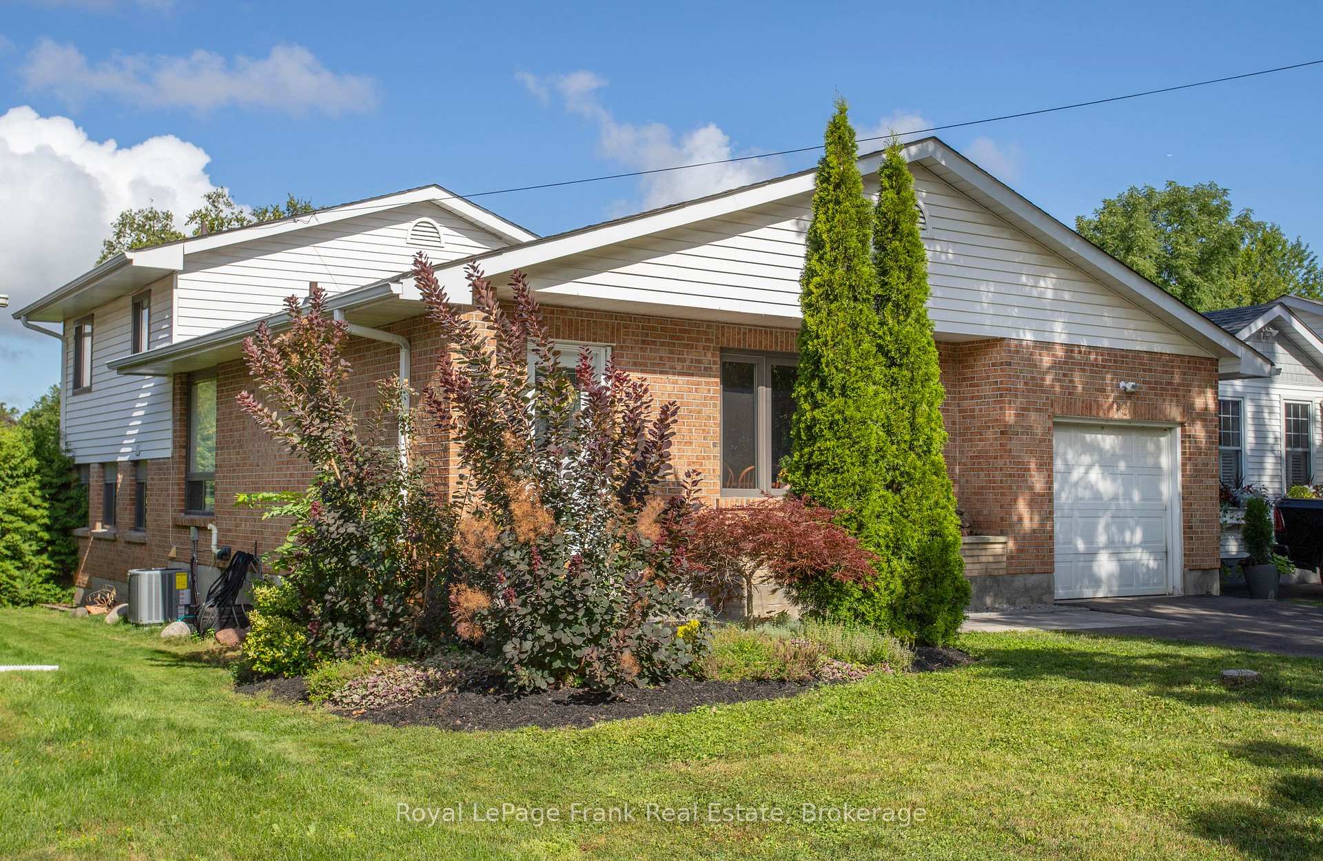 Photo 2 of 82 Union Avenue, Scugog, Port Perry — HOMEH