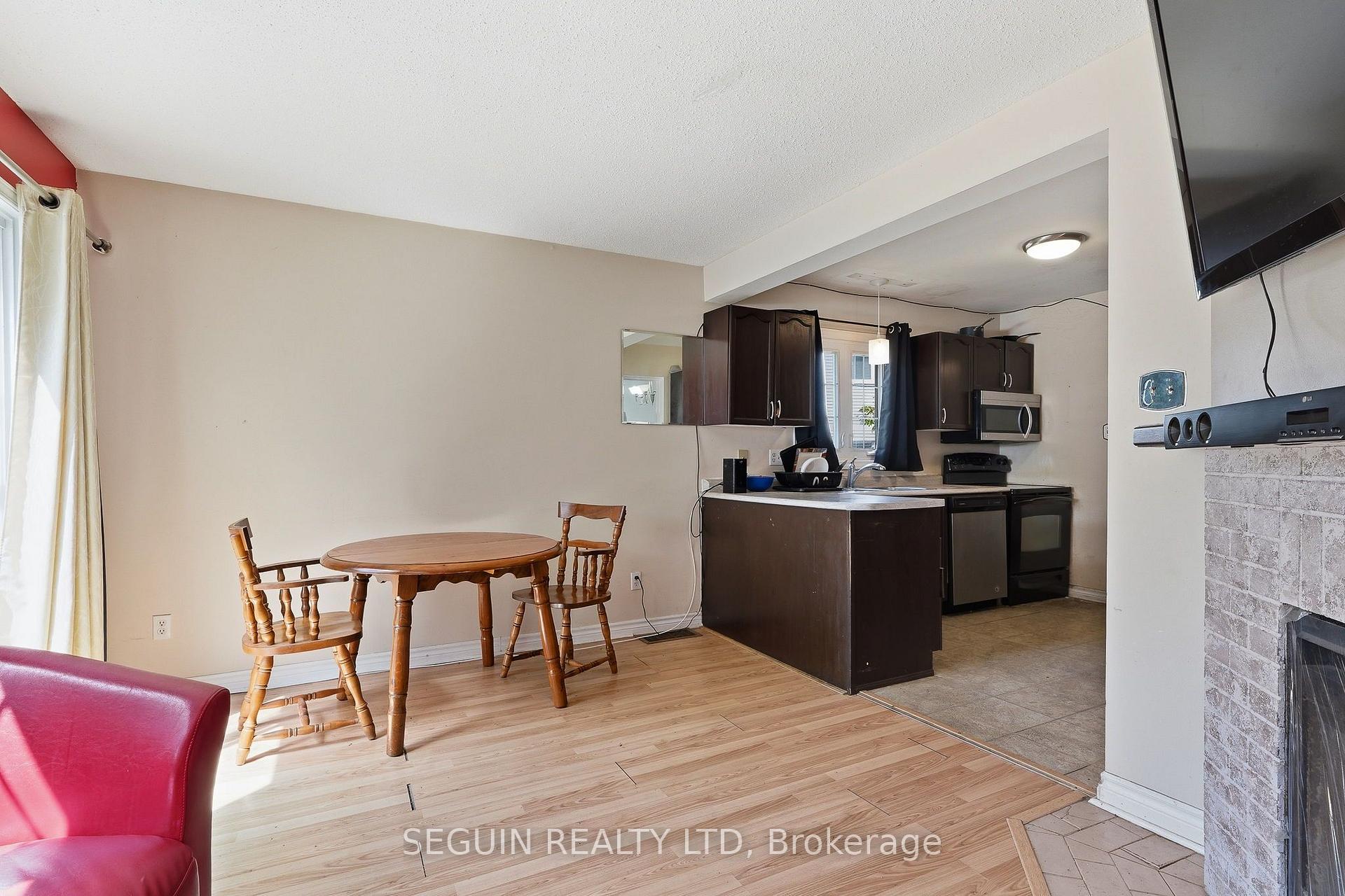 Photo 13 of 6 Manju Street, Ottawa, Hunt Club Park — HOMEH