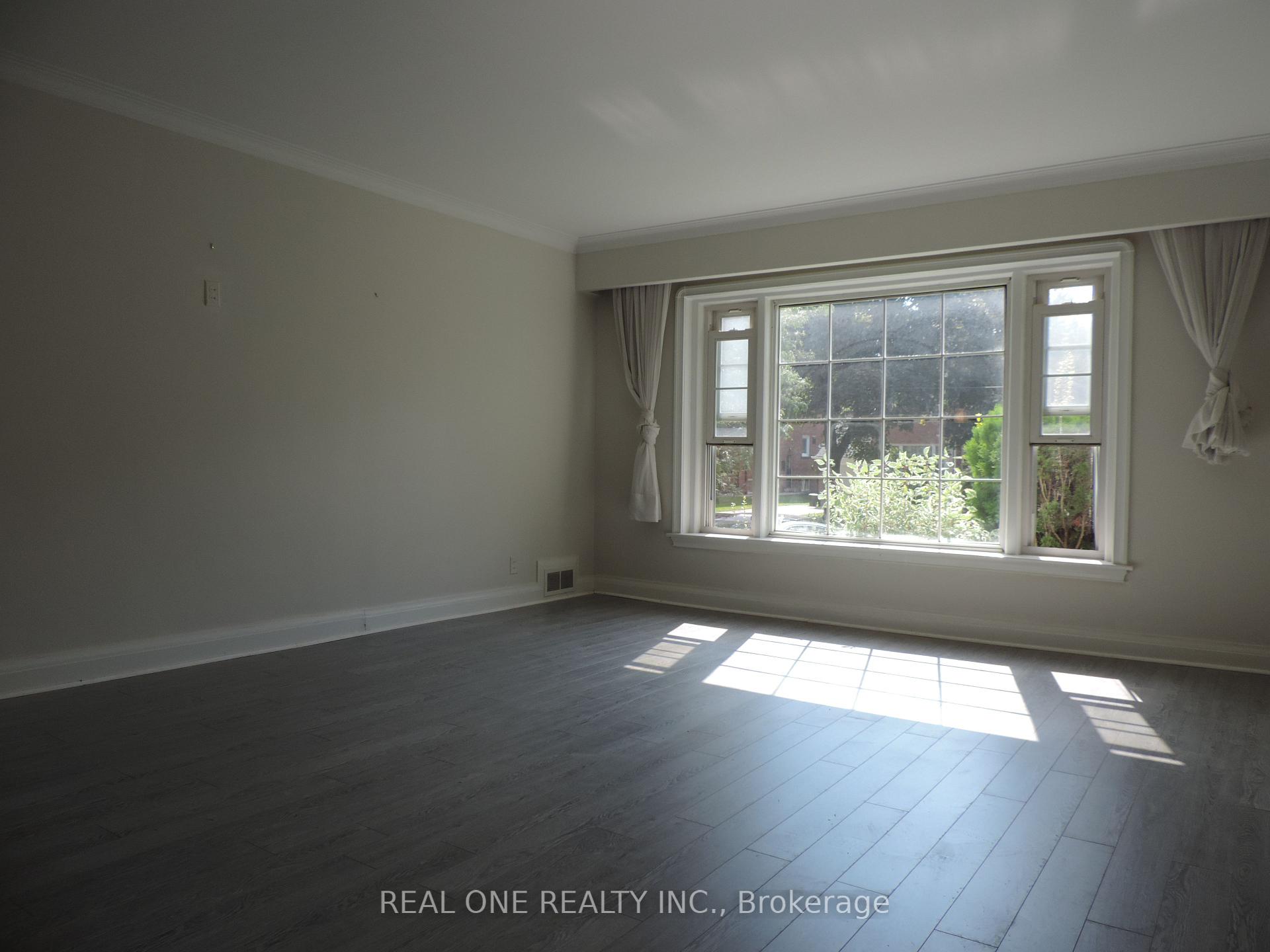 Photo 2 of 616 Briar Hill Avenue, Toronto, Forest Hill North — HOMEH