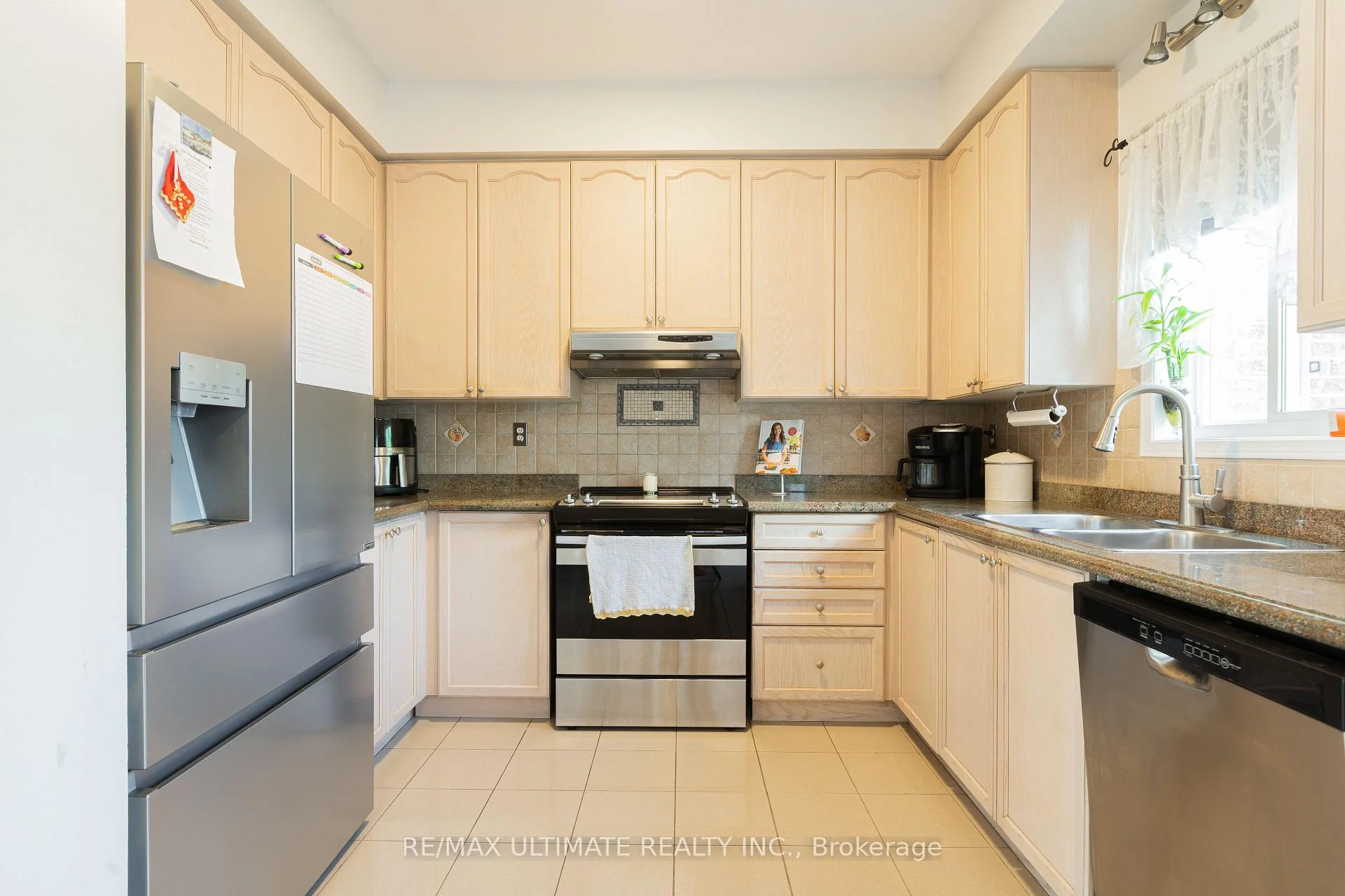 Photo 13 of 6560 Opera Glass Crescent, Mississauga, Meadowvale Village — HOMEH