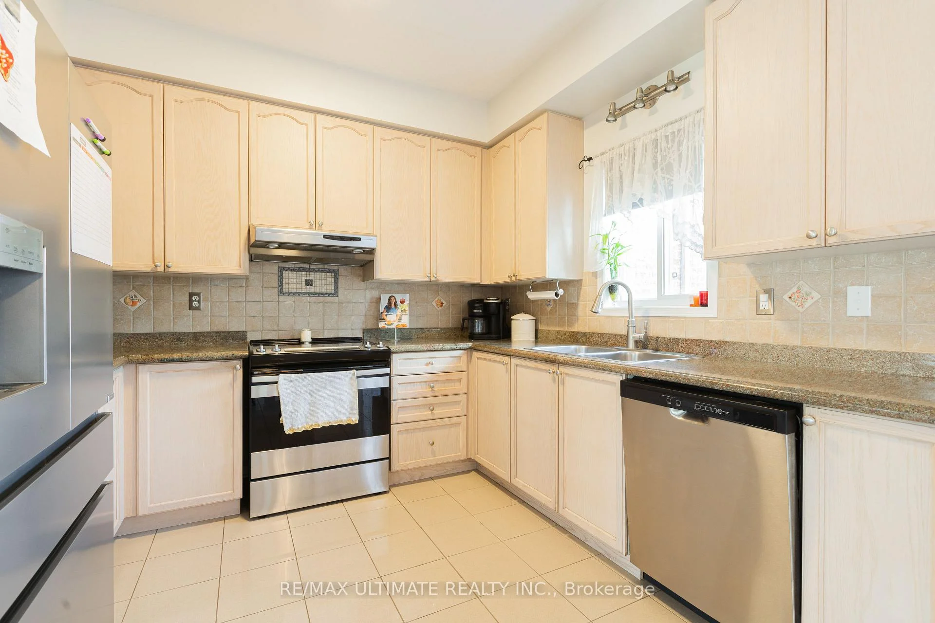 Photo 14 of 6560 Opera Glass Crescent, Mississauga, Meadowvale Village — HOMEH
