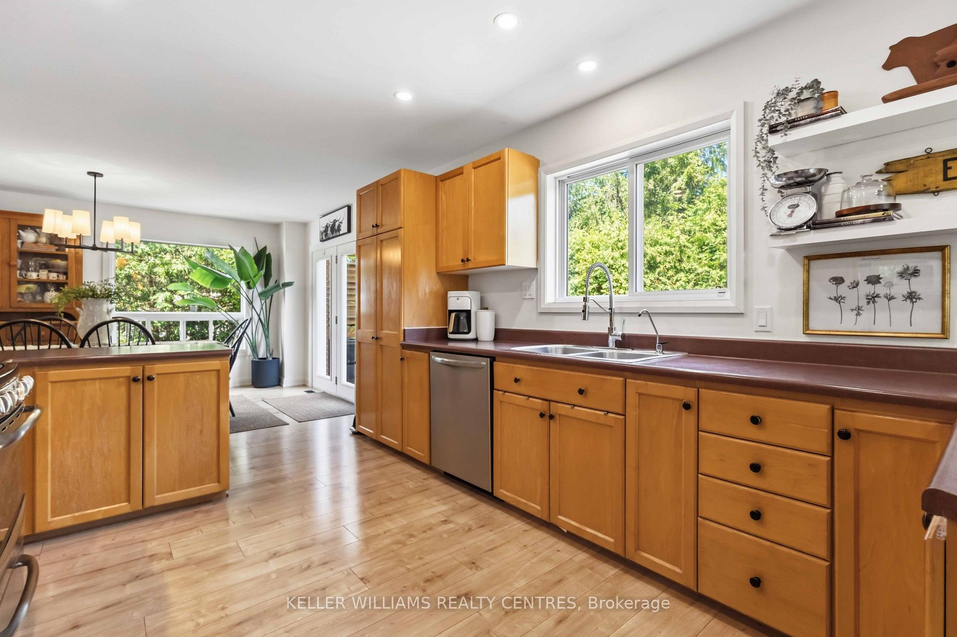 Photo 11 of 14 Centro Court, Georgina, Historic Lakeshore Communities — HOMEH