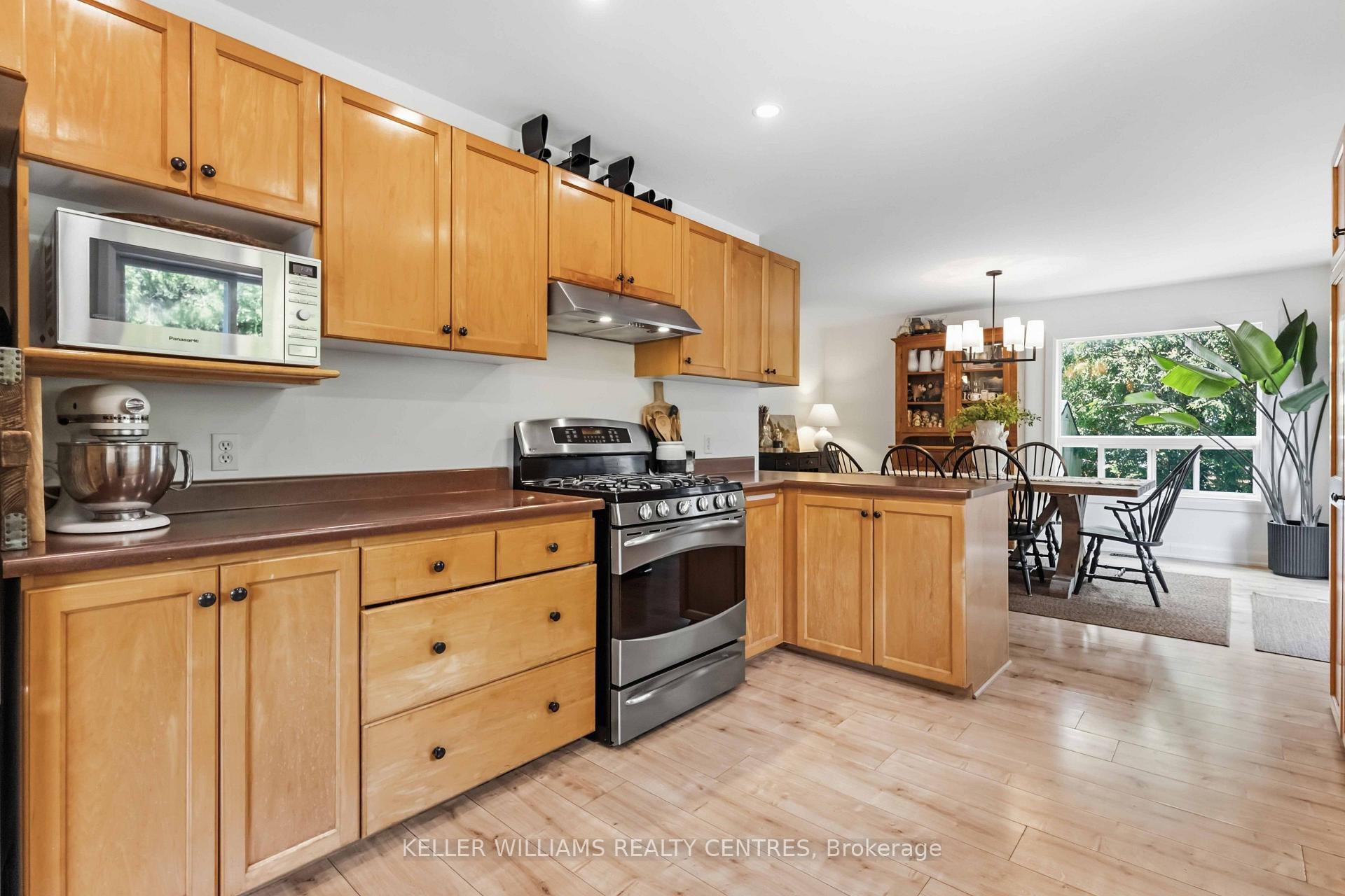 Photo 12 of 14 Centro Court, Georgina, Historic Lakeshore Communities — HOMEH