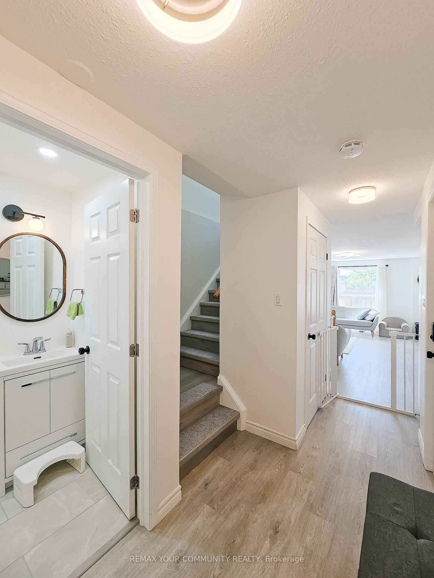 Photo 2 of 71 Highbrook Street, Kitchener, Laurentian Hills/Country Hills W — HOMEH