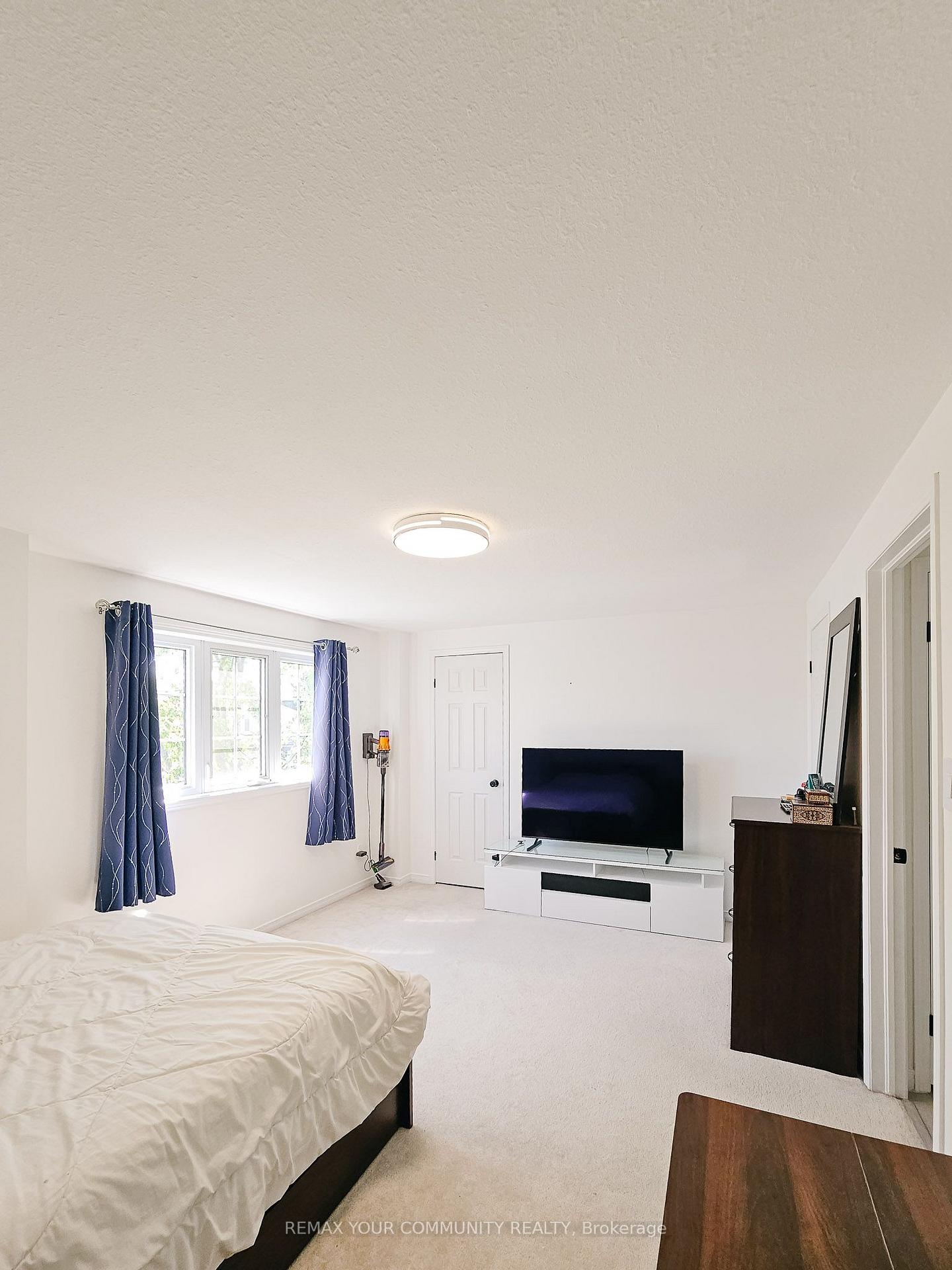 Photo 11 of 71 Highbrook Street, Kitchener, Laurentian Hills/Country Hills W — HOMEH