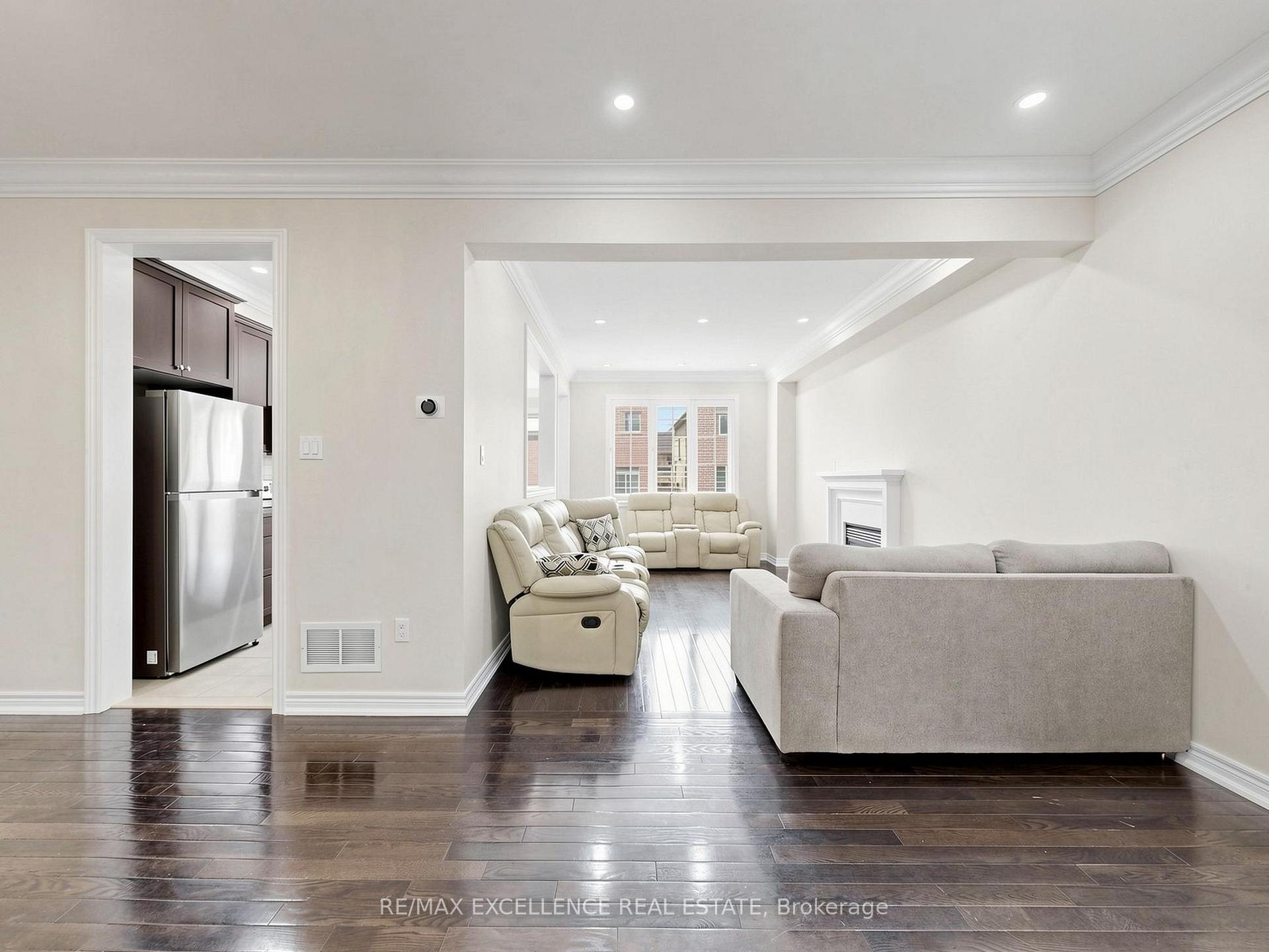 Photo 4 of 61 Campwood Crescent, Brampton, Bram East — HOMEH