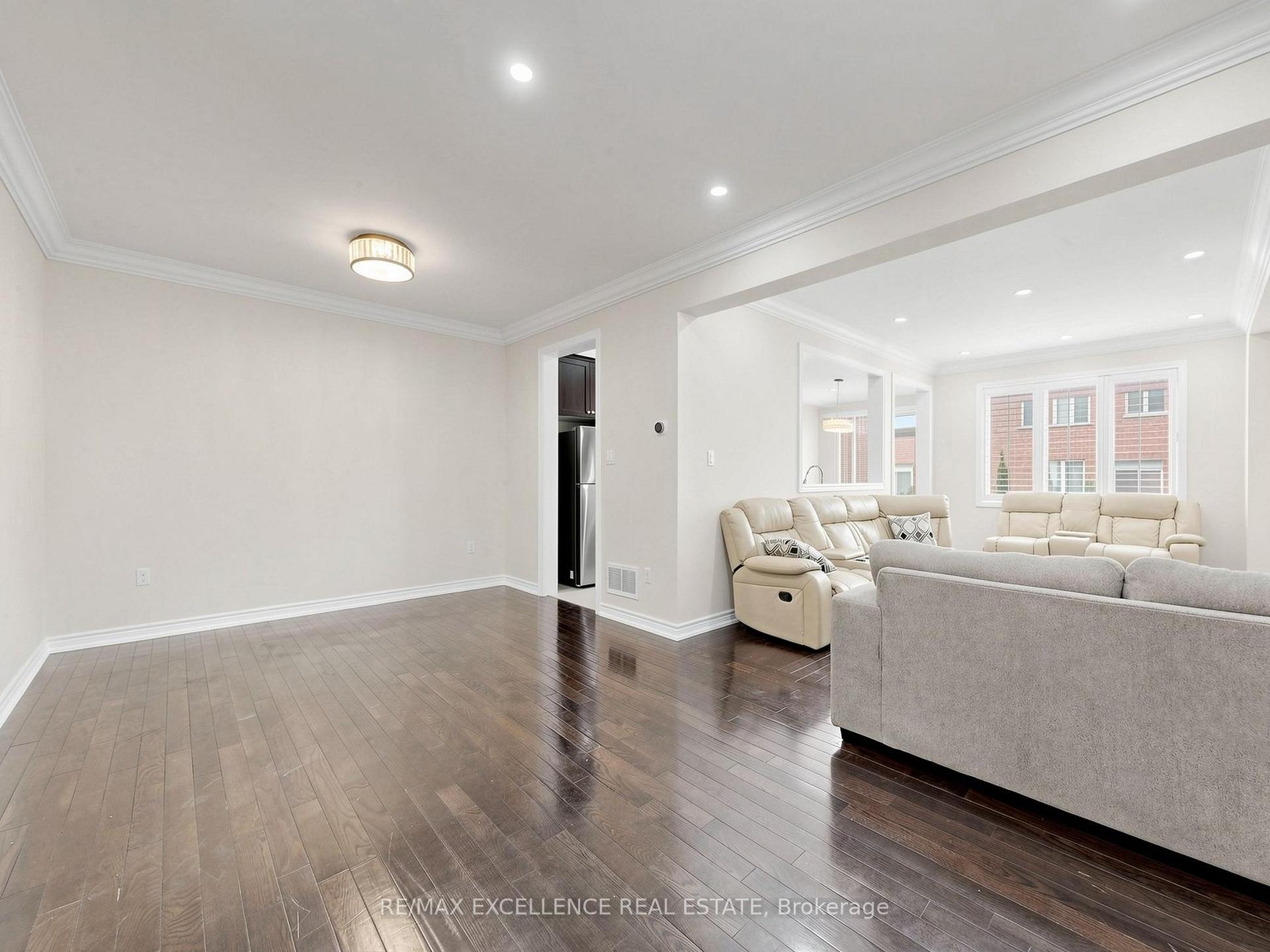 Photo 5 of 61 Campwood Crescent, Brampton, Bram East — HOMEH