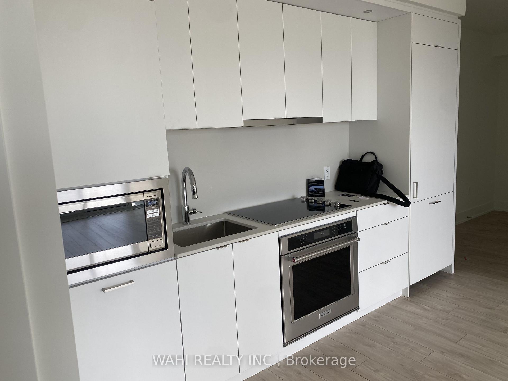 Front of Unit 838, 858 dupont Street W