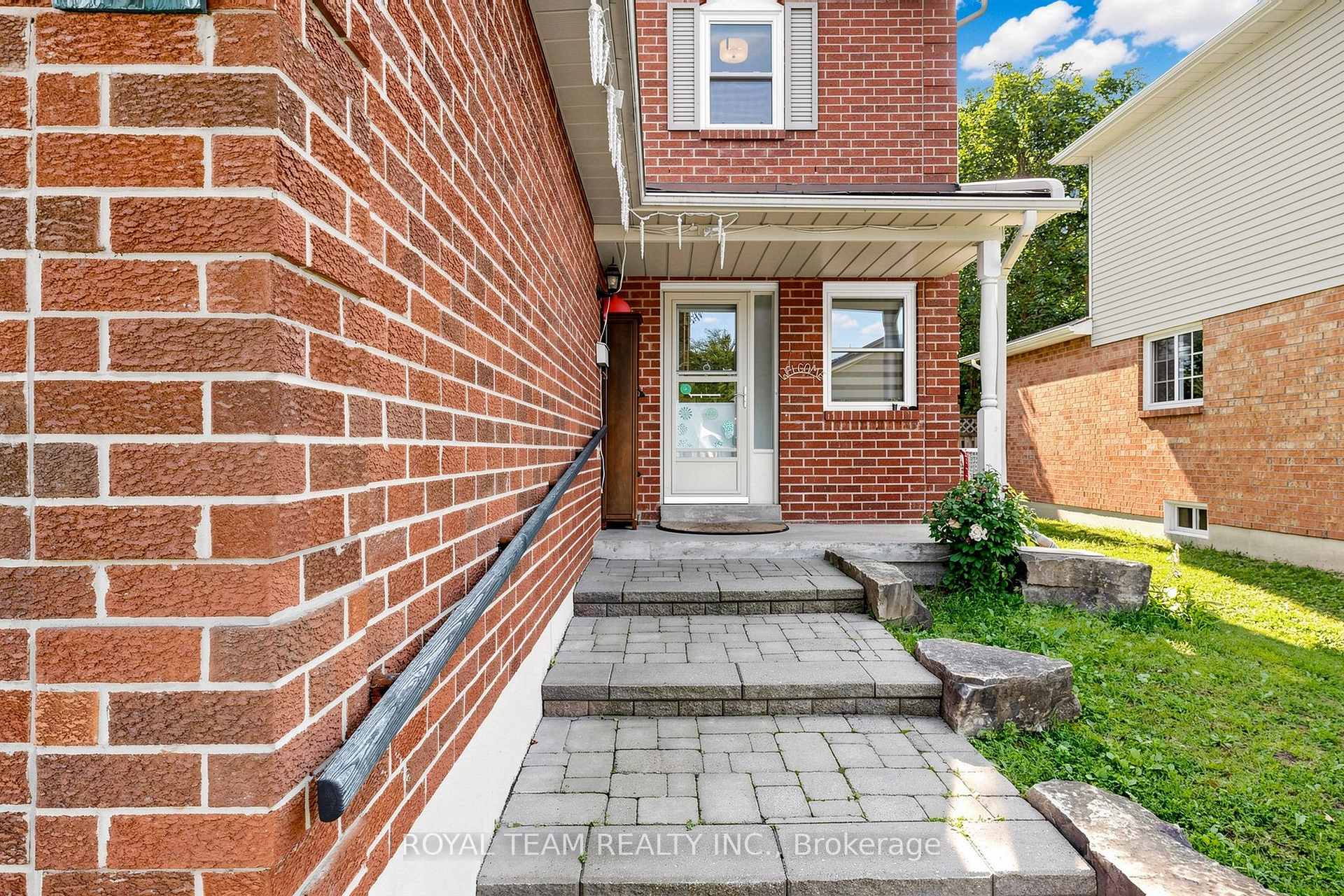 Photo 2 of 28 Ailsa Drive, Georgina, Keswick North — HOMEH