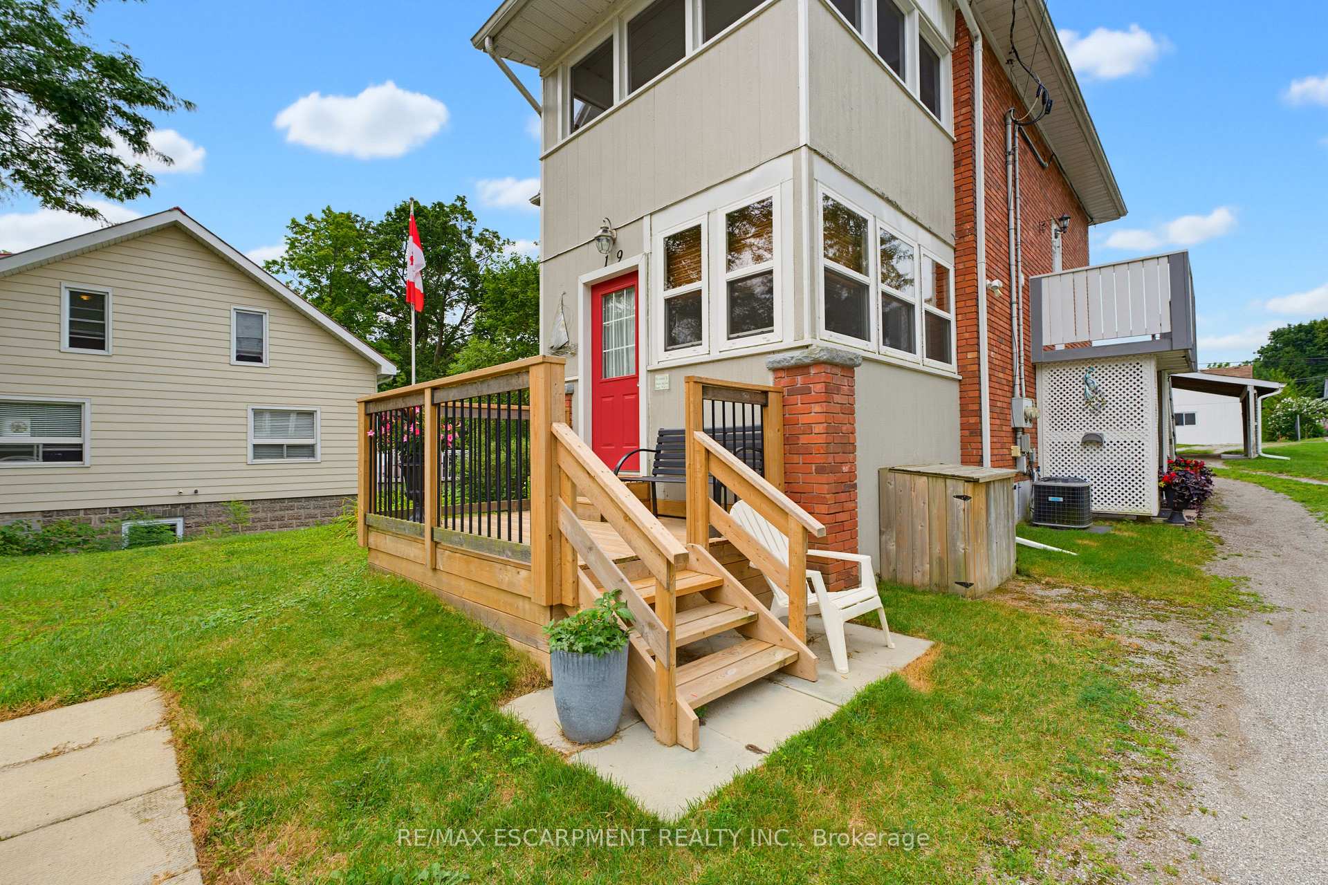 Photo 3 of 19 First Avenue, Norfolk, Port Dover — HOMEH