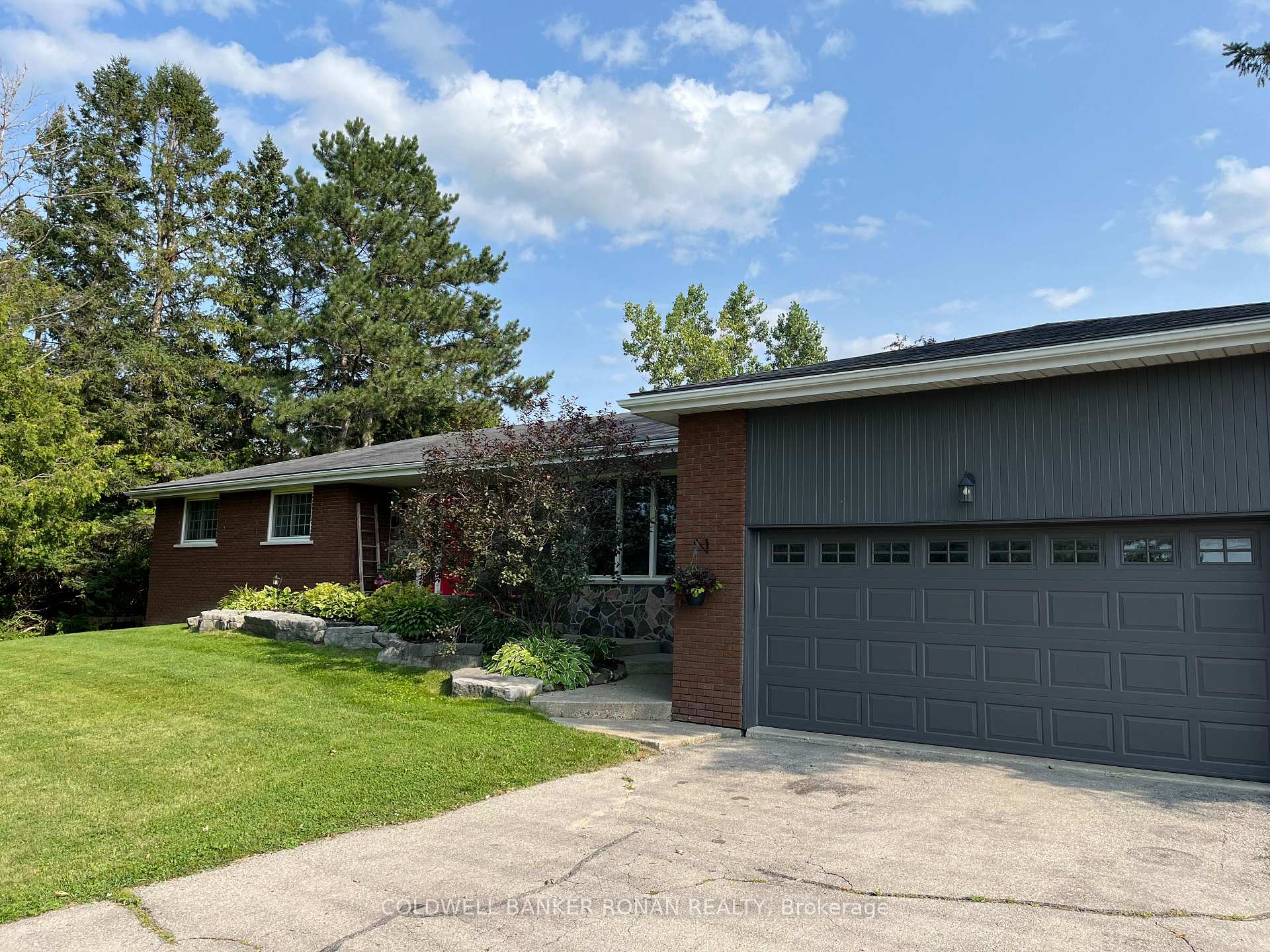 Photo 2 of 7157 5th Line, New Tecumseth, Rural New Tecumseth — HOMEH
