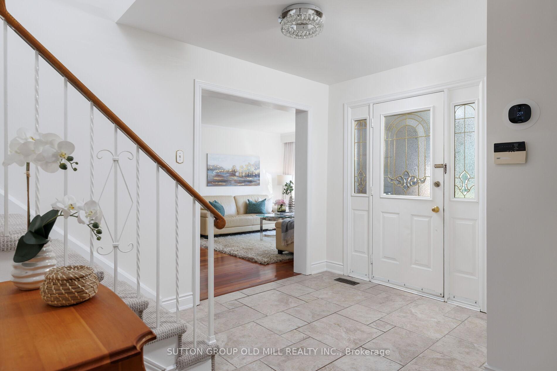 Photo 5 of 853 Kowal Drive, Mississauga, Lorne Park — HOMEH