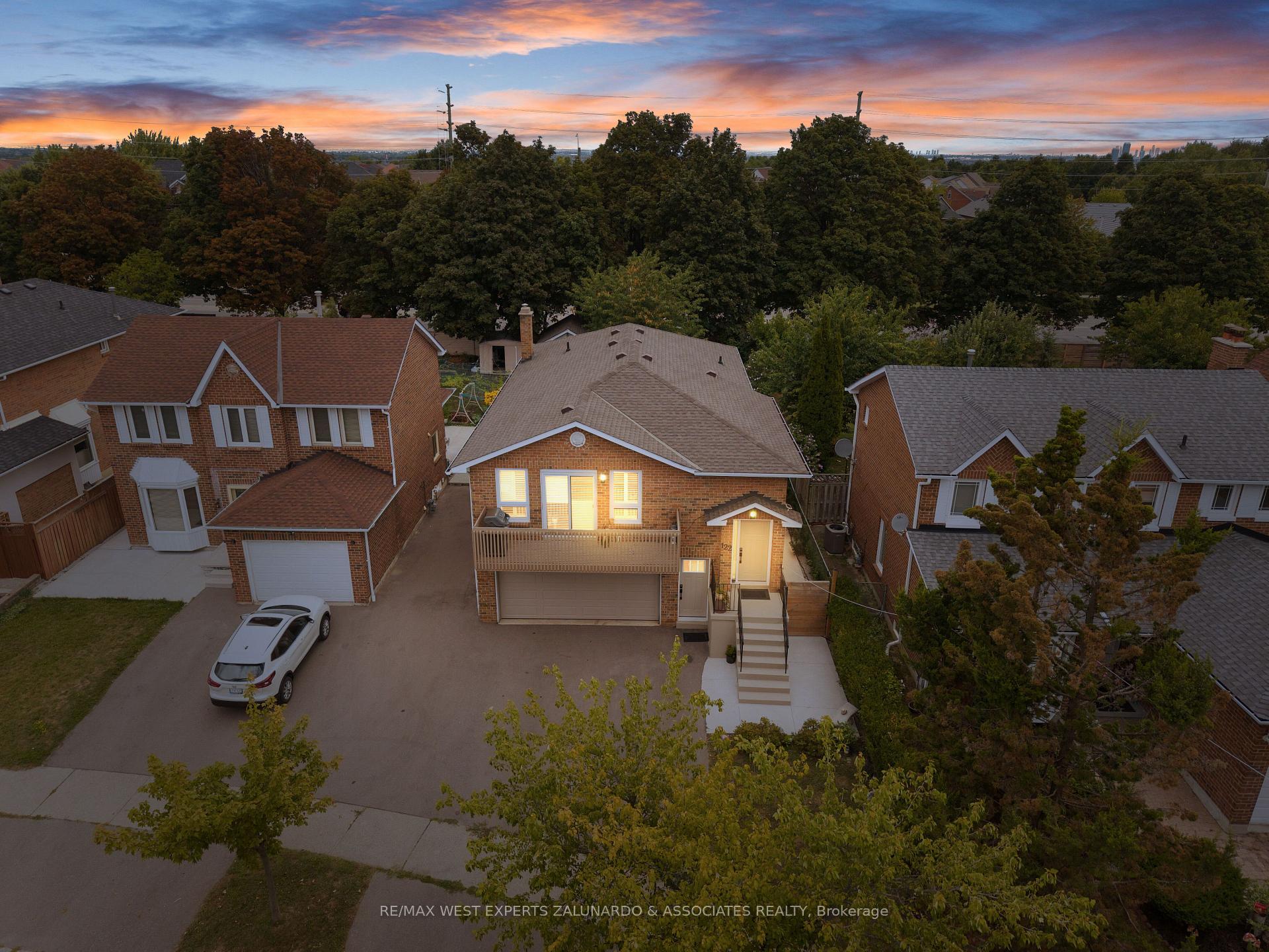 Photo 2 of 122 Philosopher's Trail, Brampton, Northgate — HOMEH