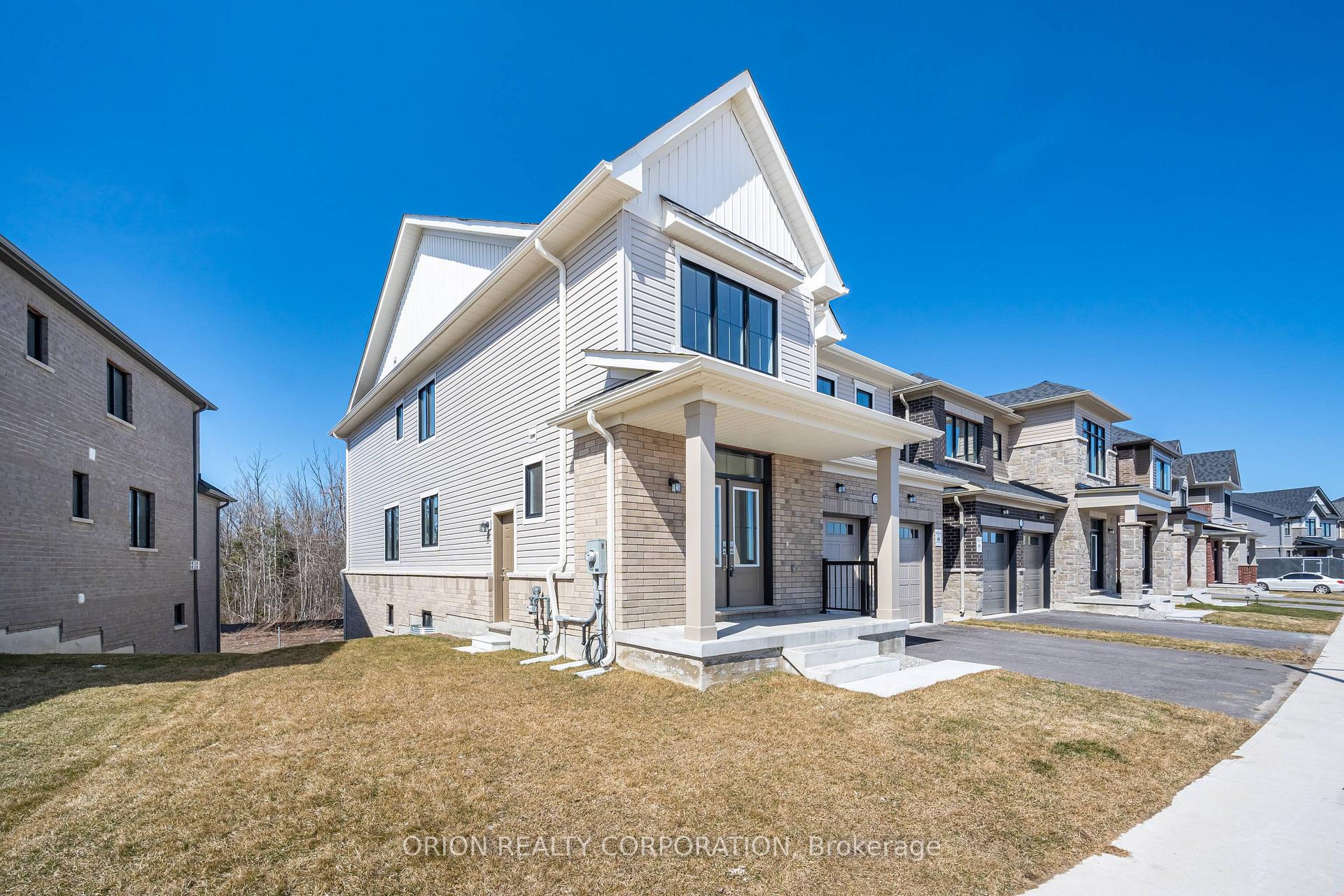 Photo 3 of 122 Thicketwood Avenue, Barrie, Rural Barrie Southeast — HOMEH