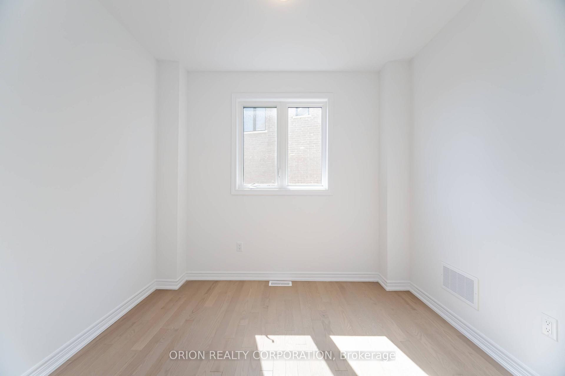 Photo 7 of 122 Thicketwood Avenue, Barrie, Rural Barrie Southeast — HOMEH