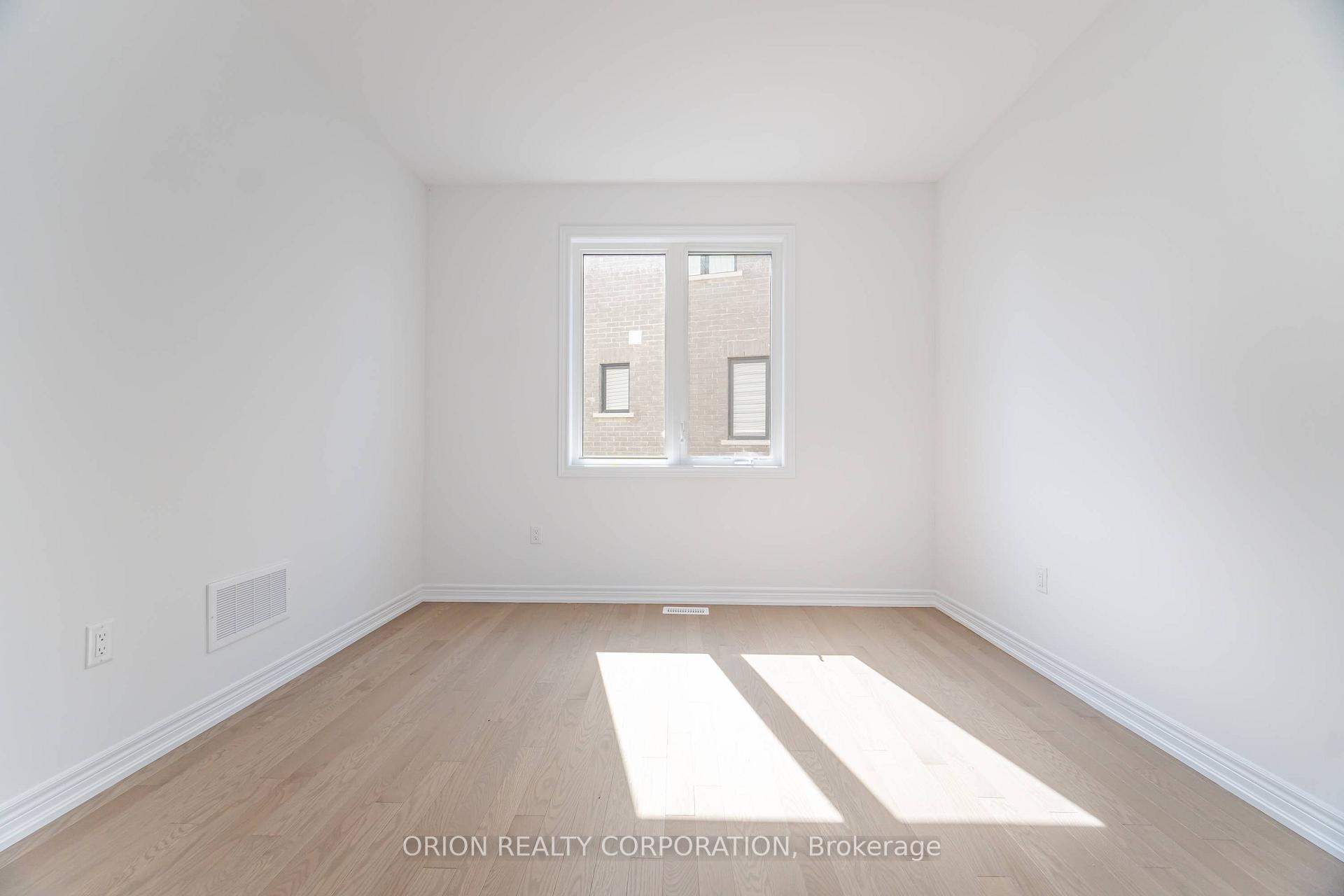 Photo 9 of 122 Thicketwood Avenue, Barrie, Rural Barrie Southeast — HOMEH